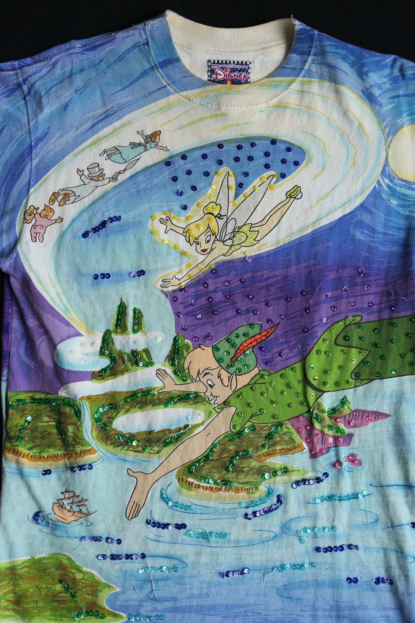 Vintage disney t-shirt painted peter pan thinker bell movie rare made exclusive collectible