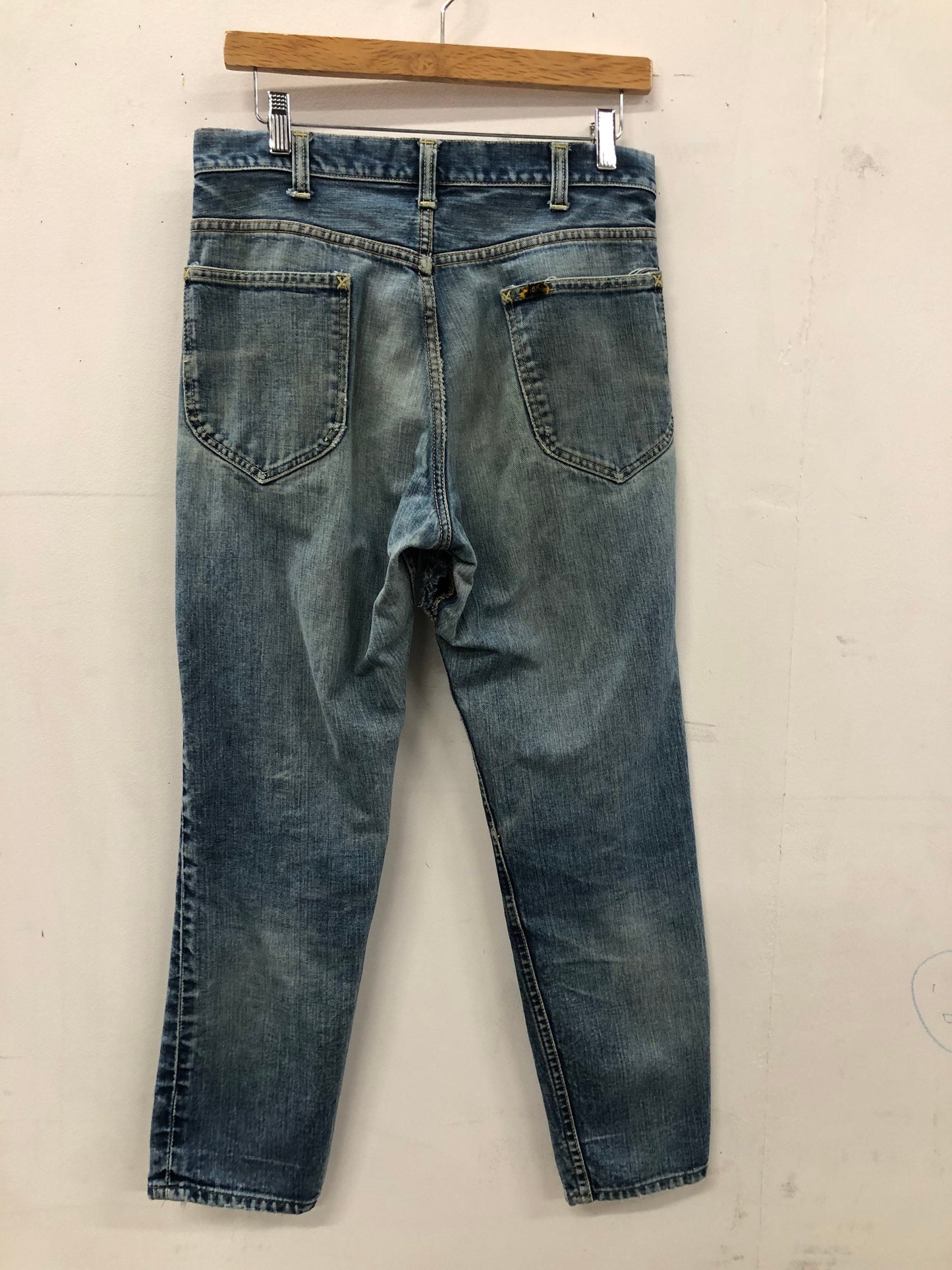 70s 60s steel zipper zipper fly ripped distressed medium wash jeans lee vintage