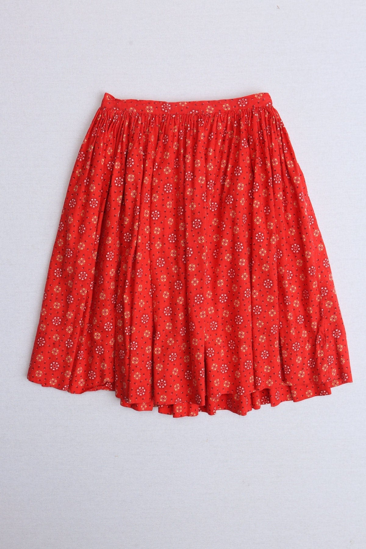 Vintage women red spades print cotton summer skirt 50's 40's short button