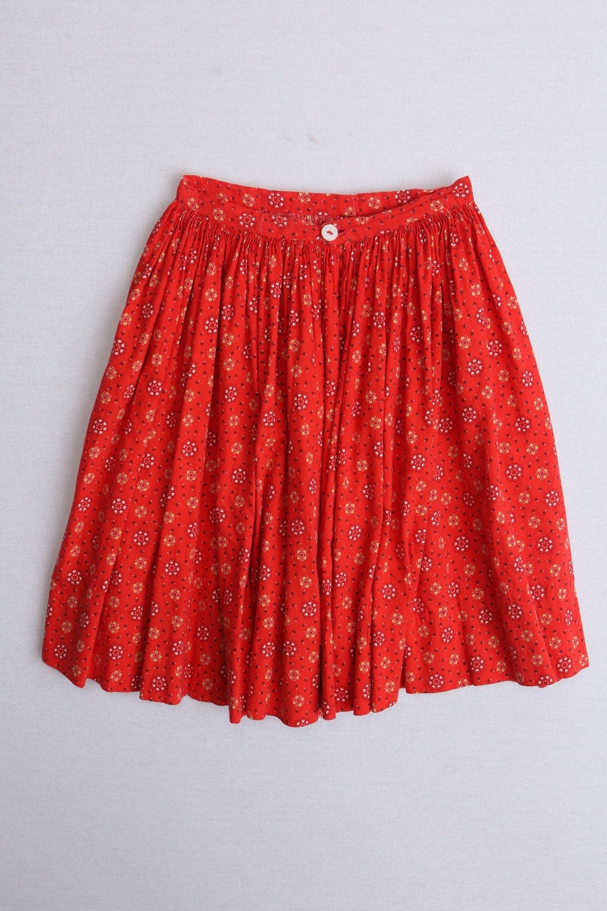 Vintage women red spades print cotton summer skirt 50's 40's short button