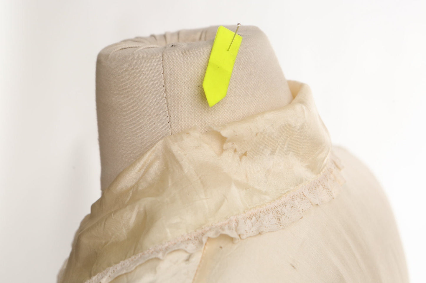 Vintage women nightgown dress beige 30's 40's zipper front vitorian