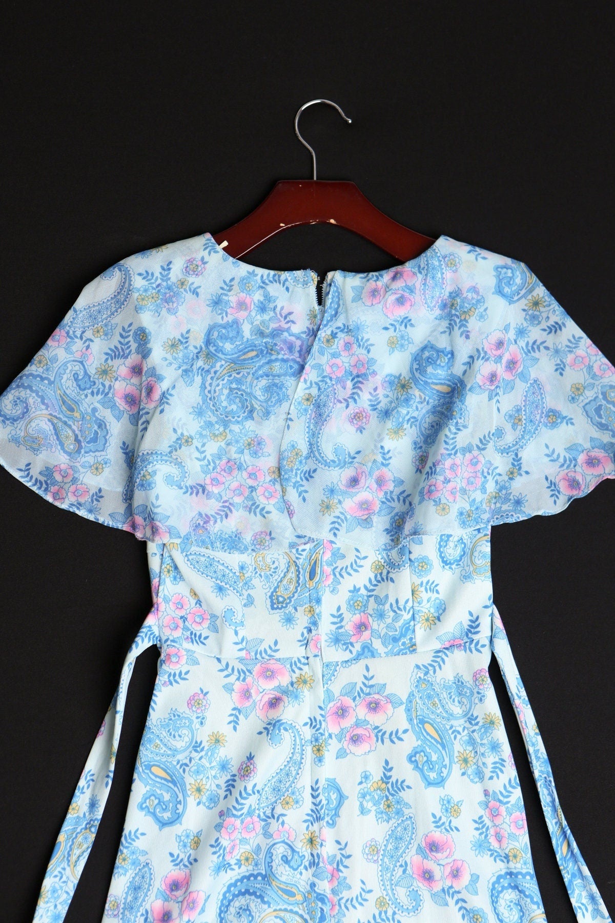 Vintage women 70's red paisley short floral print dress tie