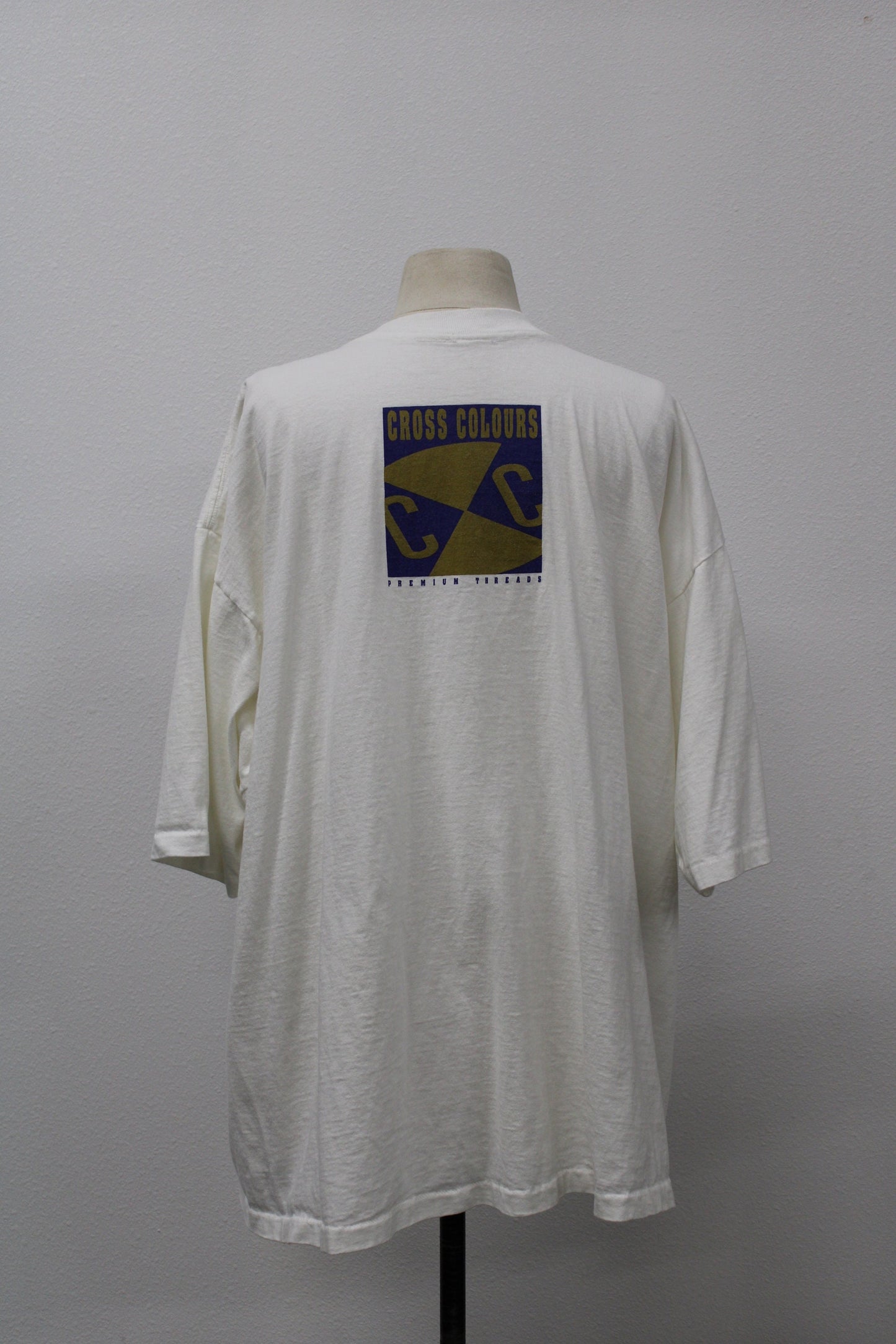 Cross colours graphic t-shirt white no smoke no drugs label print against