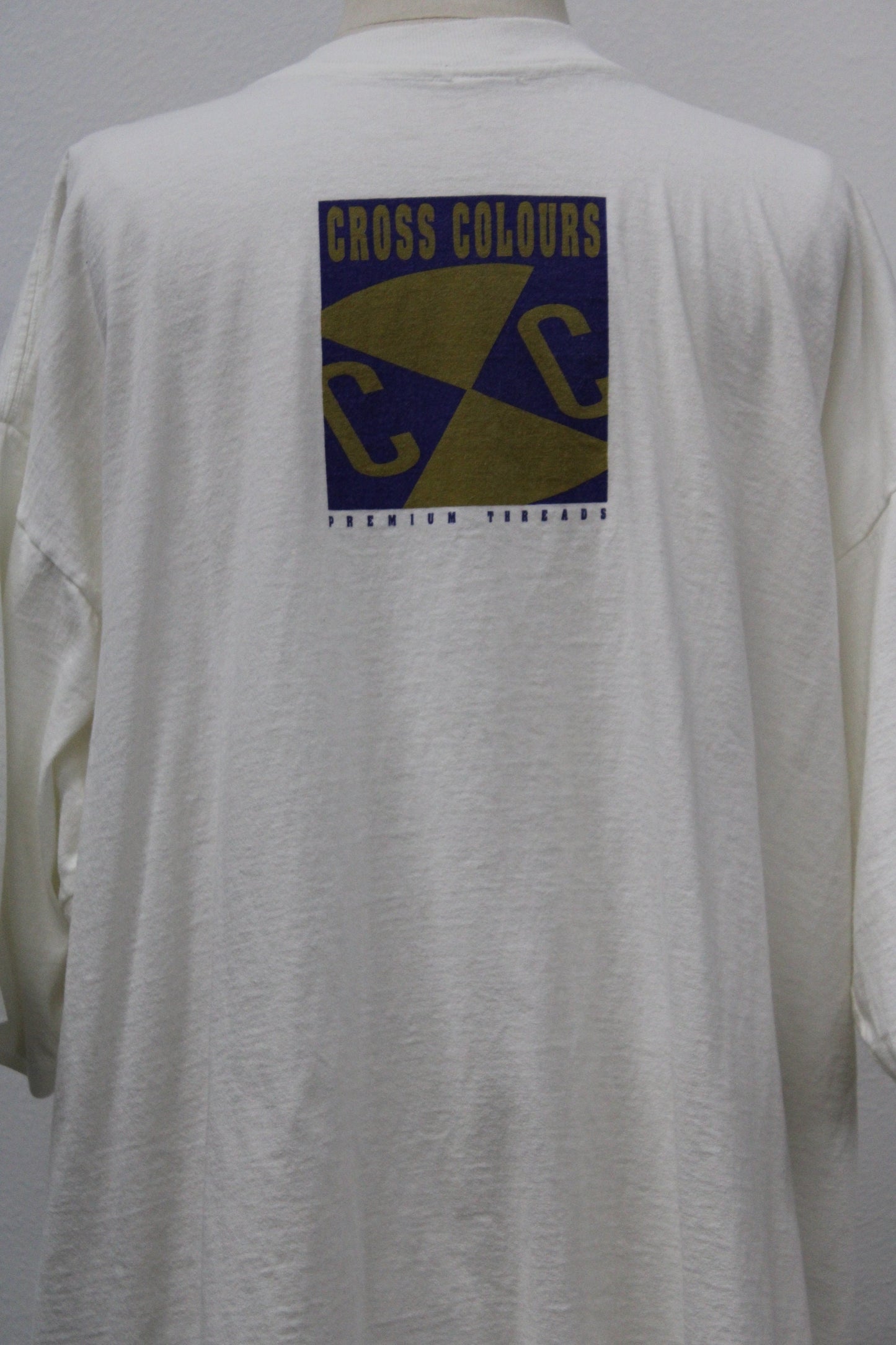 Cross colours graphic t-shirt white no smoke no drugs label print against