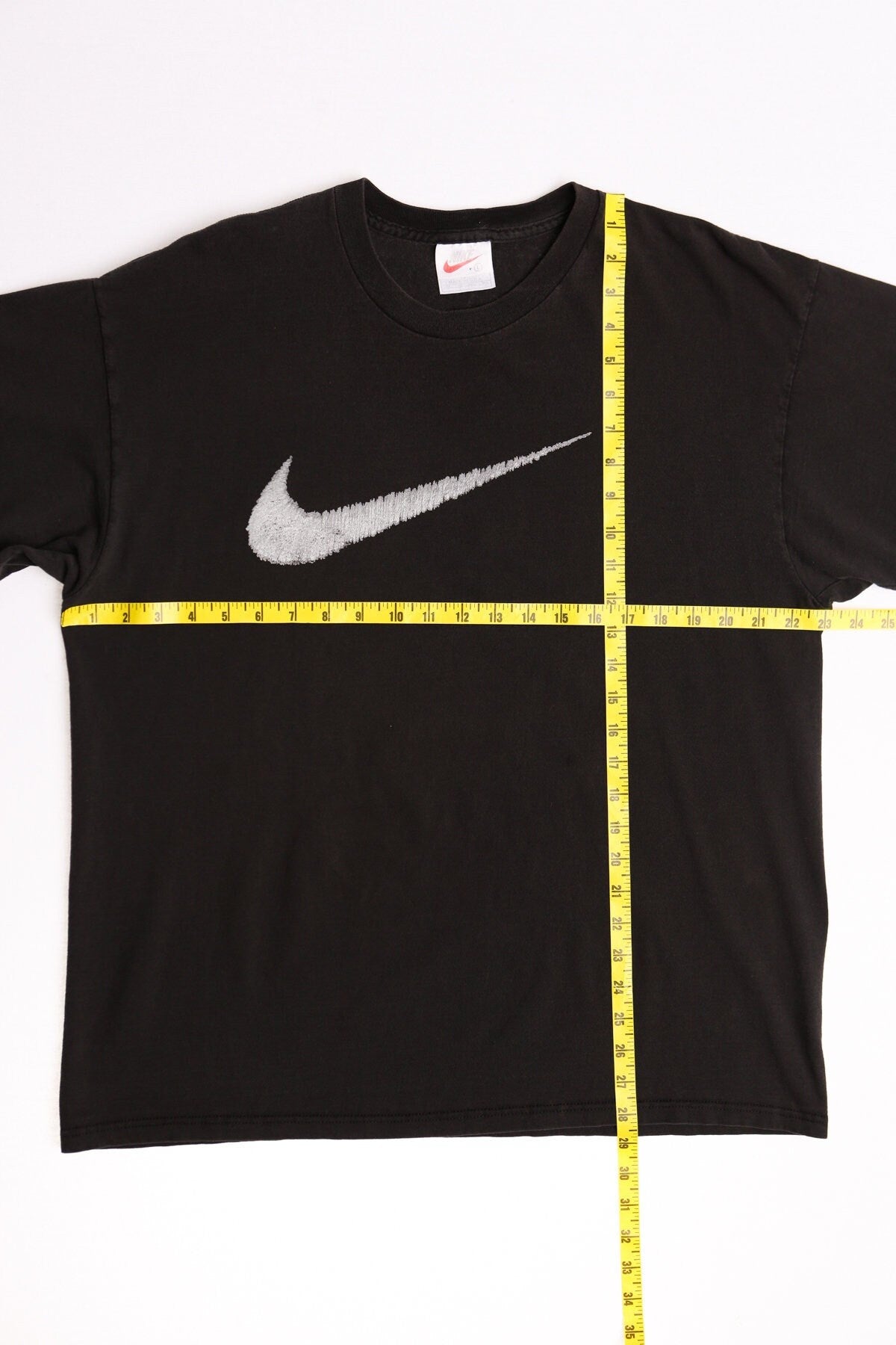 Vintage nike t-shirt black white red fly 90's y2k