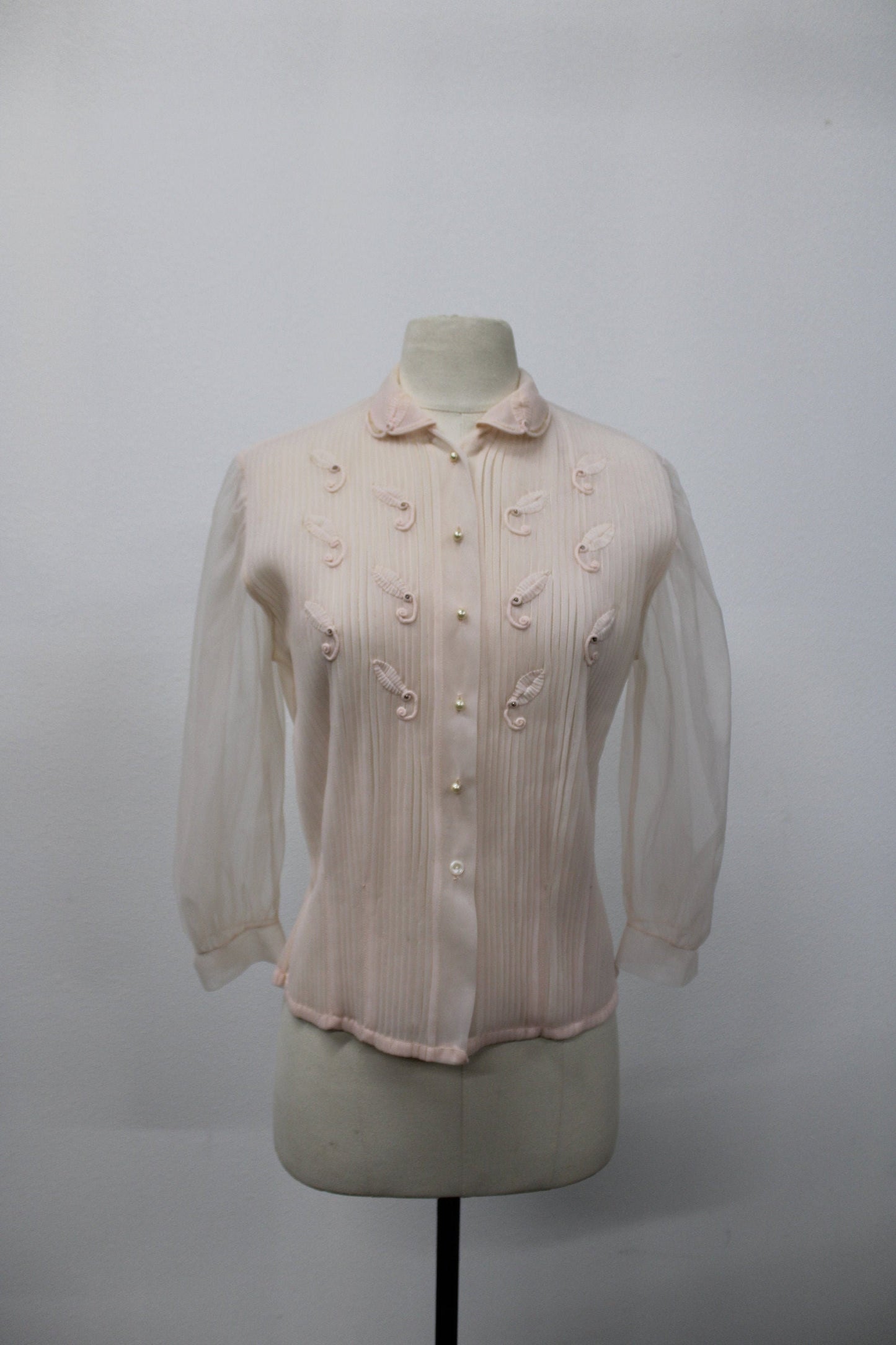Vintage women 50's 40's blouse pink polyester nightgown casual pearl button