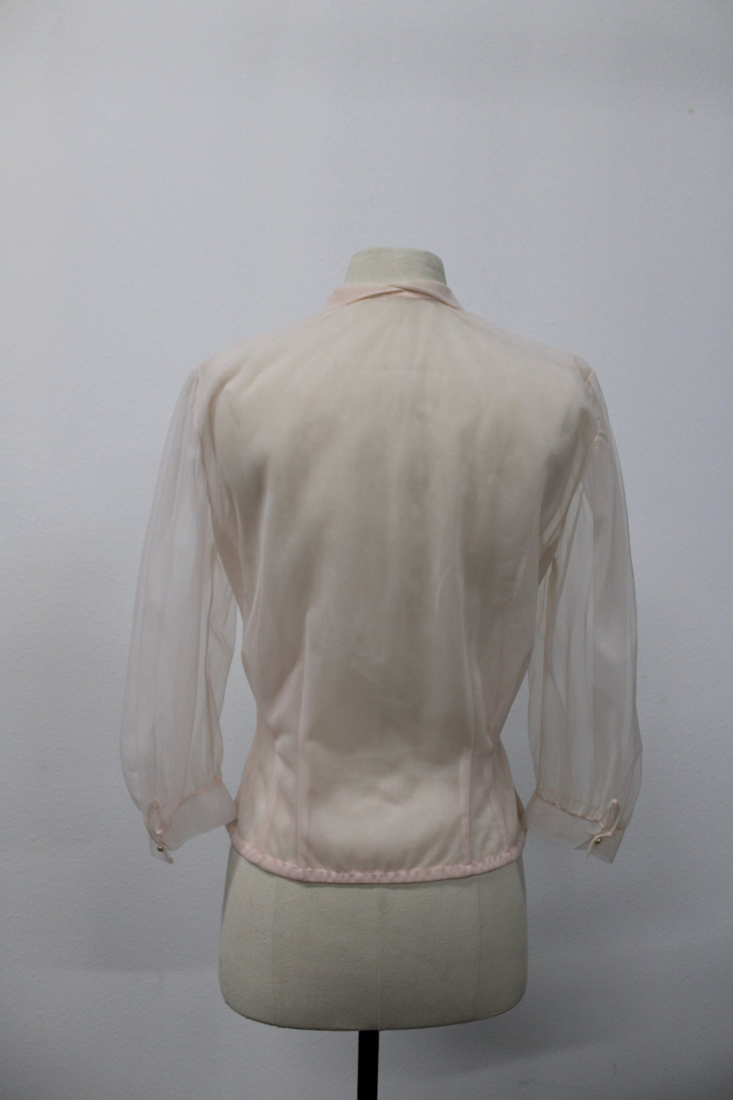 Vintage women 50's 40's blouse pink polyester nightgown casual pearl button