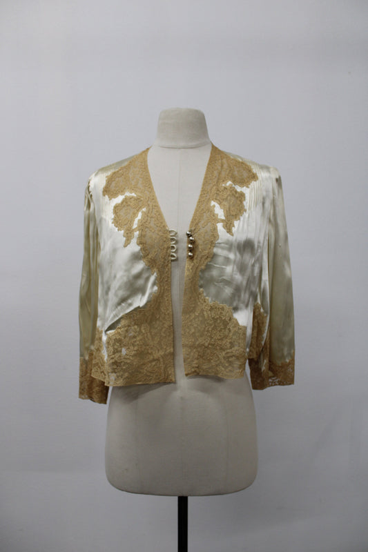 Vintage victorian women lace nightgown blouse beige