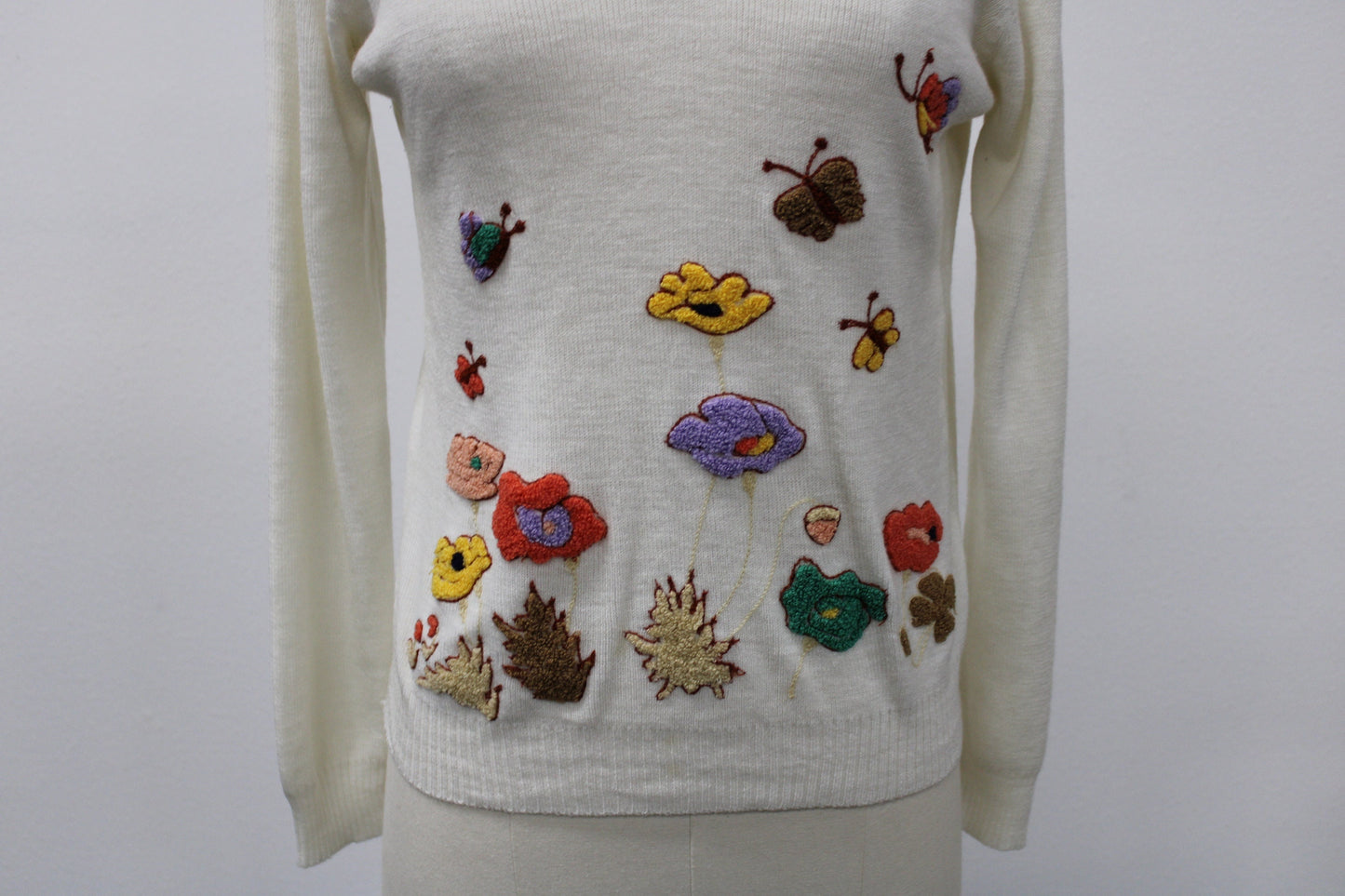 Women v neck 70's sweater embroidered white floral butterfly vintage