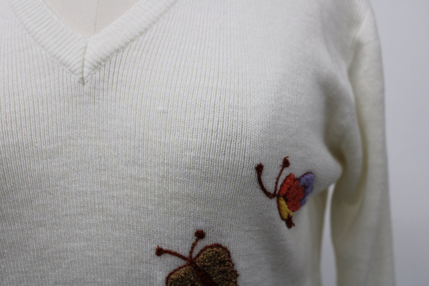 Women v neck 70's sweater embroidered white floral butterfly vintage