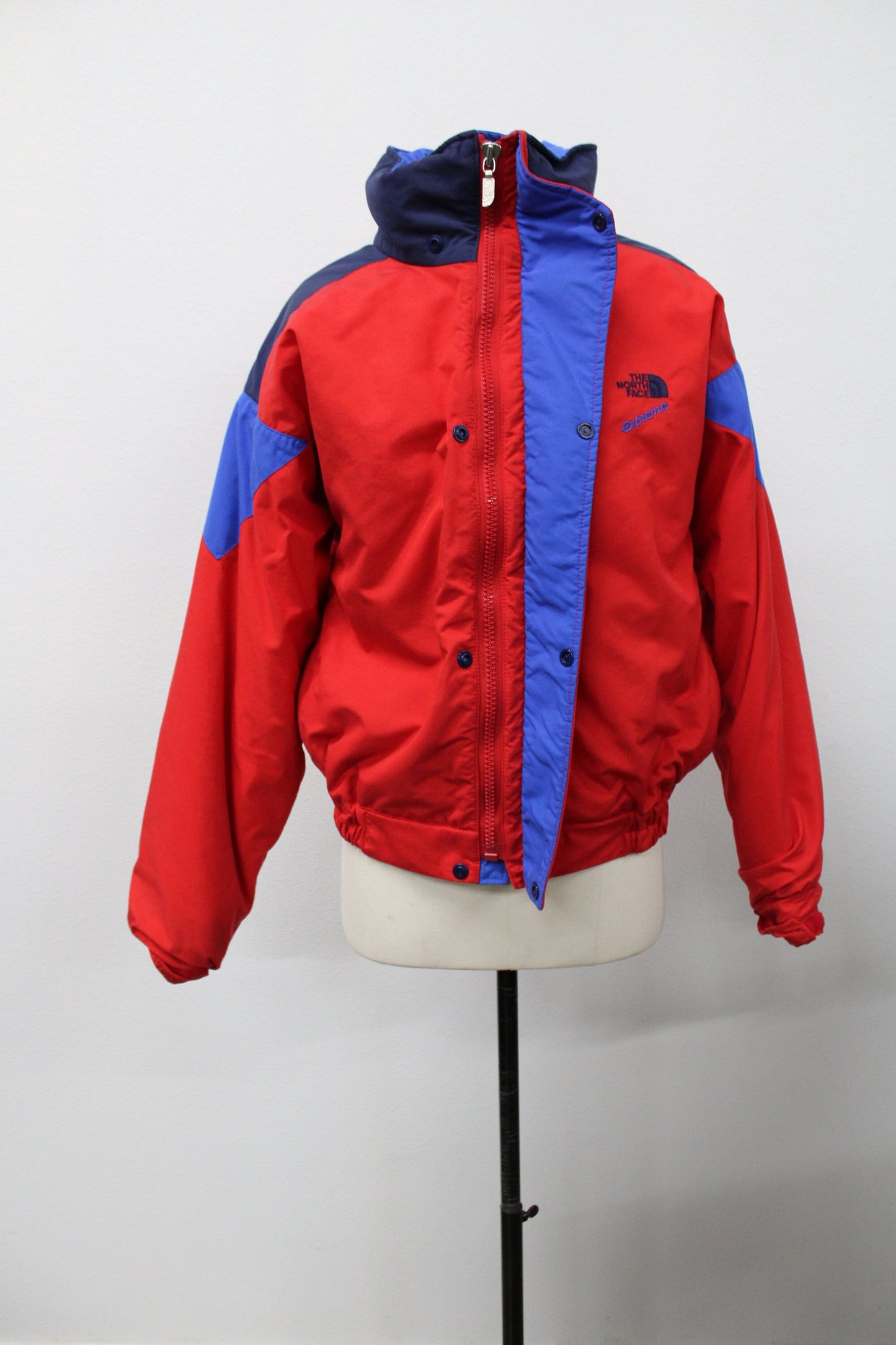Red unisex winter blue bomber snap clousure zipper clousure north face jacket sport extreme edition made in usa
