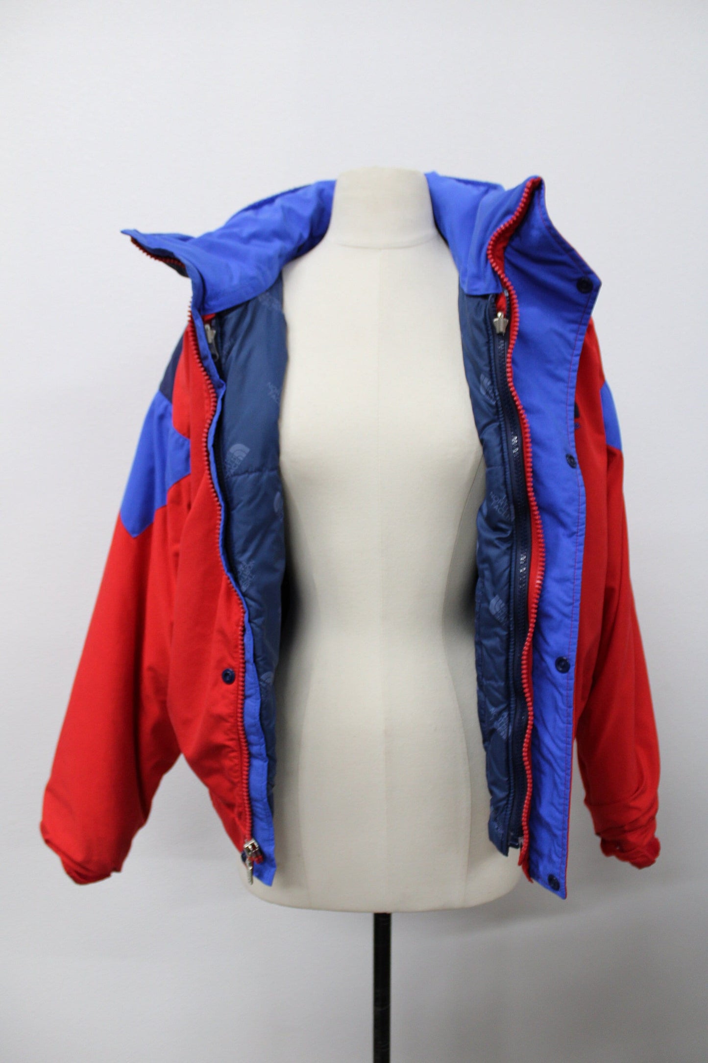 Red unisex winter blue bomber snap clousure zipper clousure north face jacket sport extreme edition made in usa