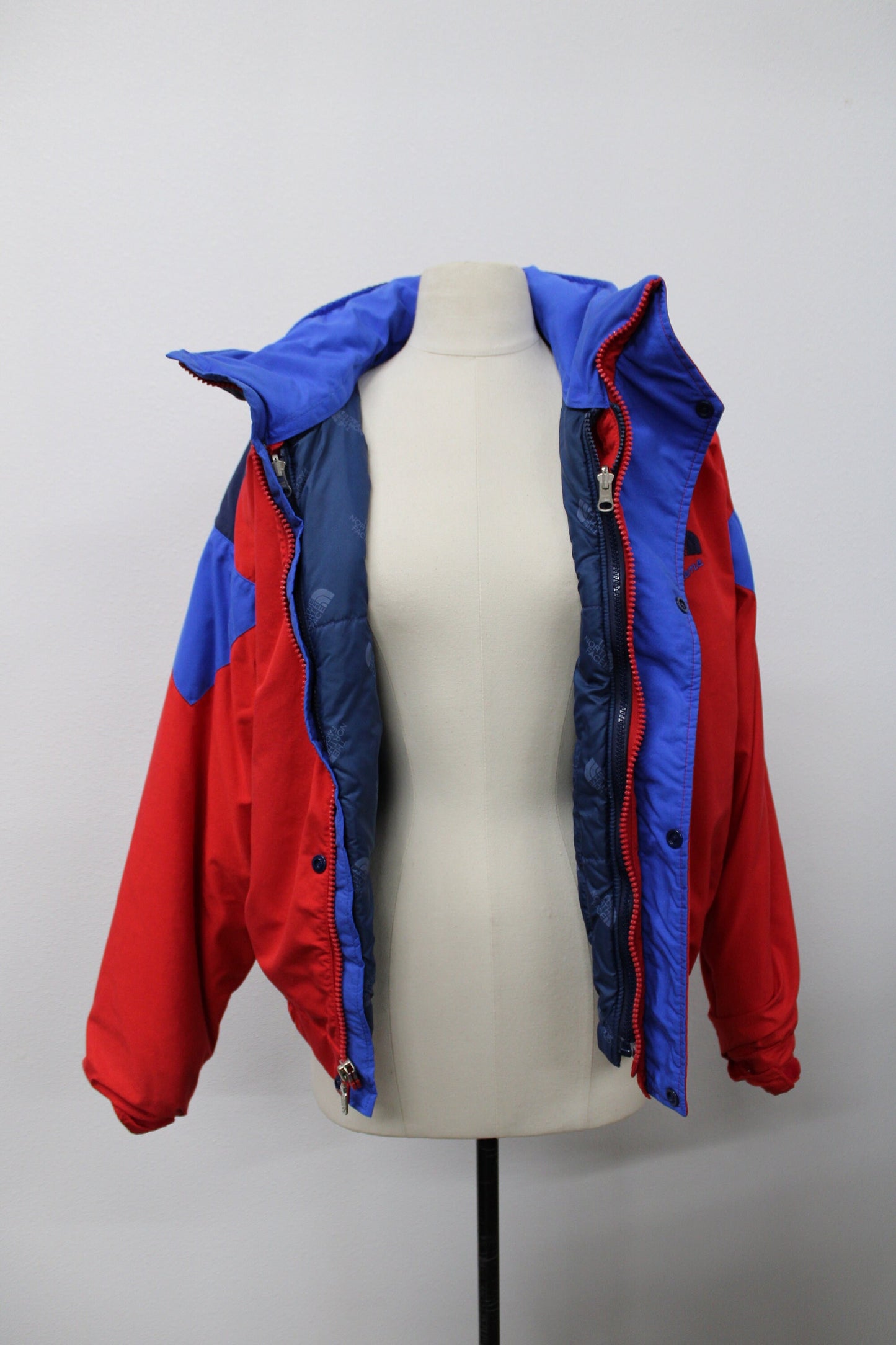 Red unisex winter blue bomber snap clousure zipper clousure north face jacket sport extreme edition made in usa