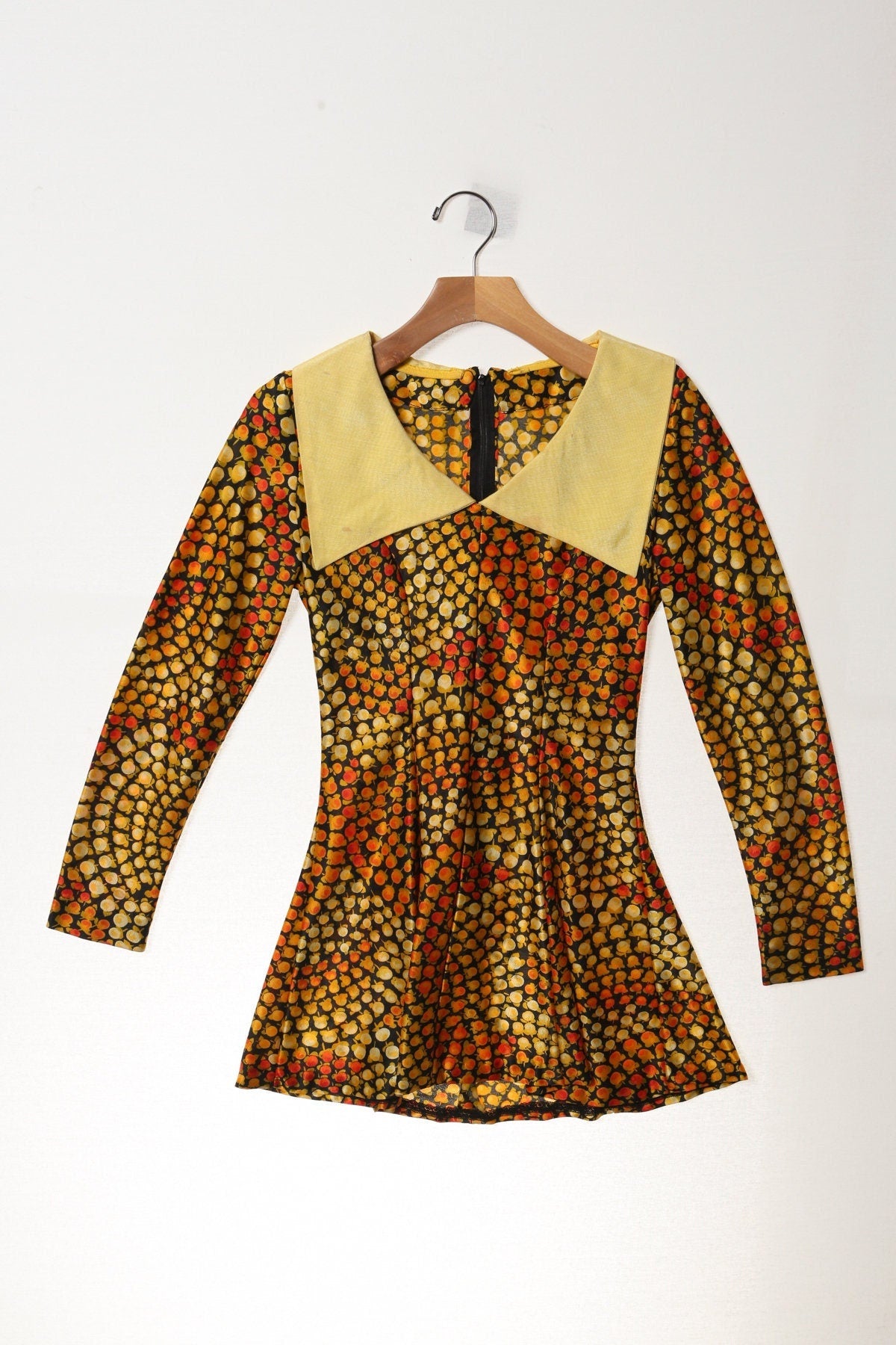 Vintage women 70's polyester peach print short summer butterfly neck mod sexy