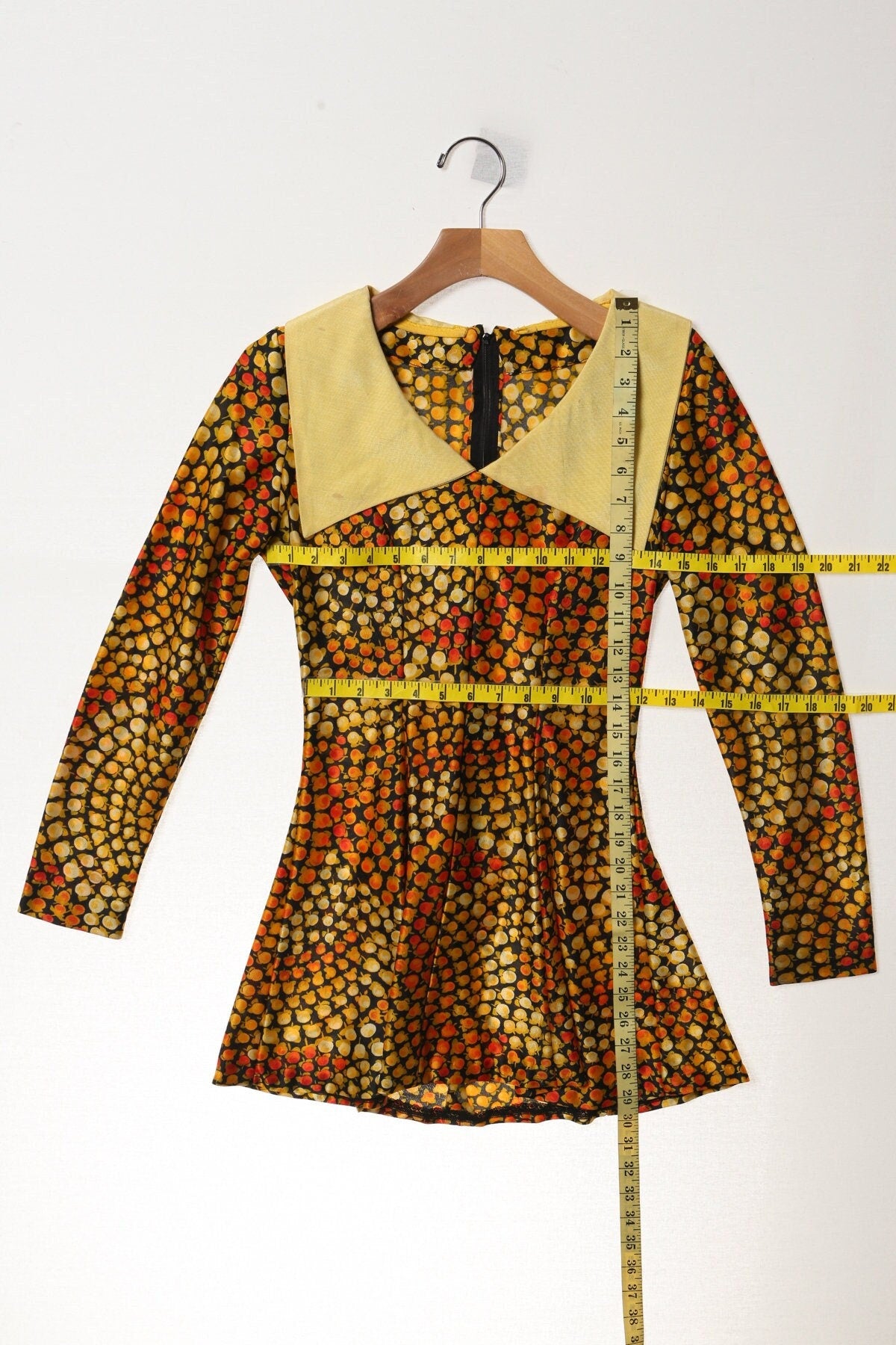 Vintage women 70's polyester peach print short summer butterfly neck mod sexy