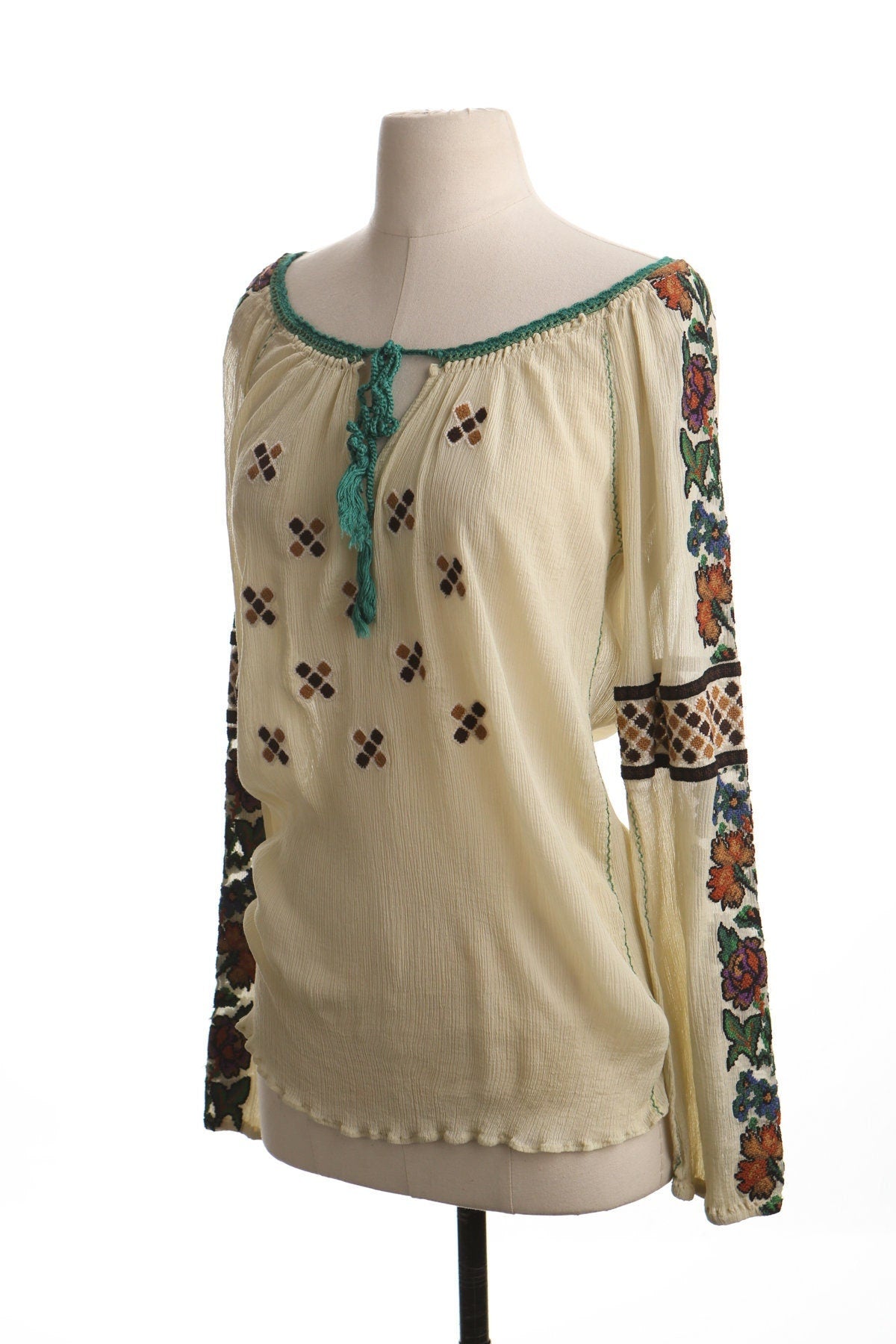 Vintage women embroidered top blouse ethnic hippie boho beige long sleeve