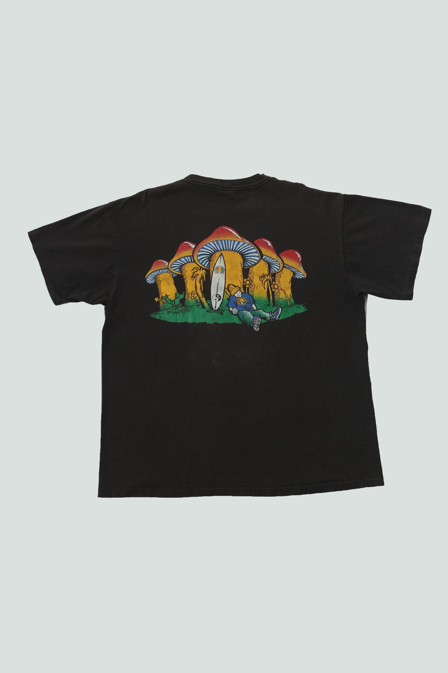 Vintage graphic t-shirt jaimaca style surfing mushrooms grateful dead ying yang surfbord