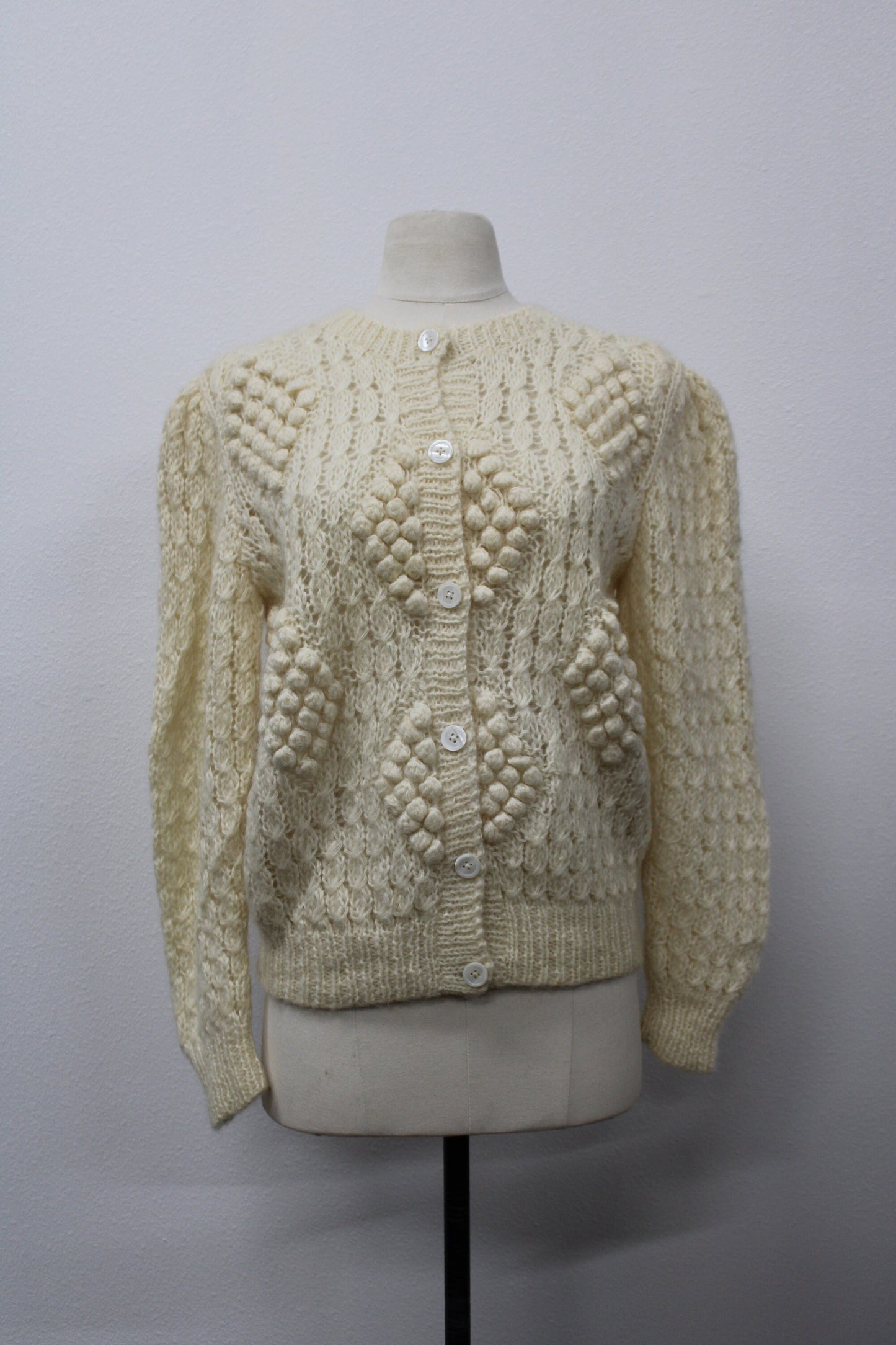 Women vintage knit sweater beige button up grandma winter 80's