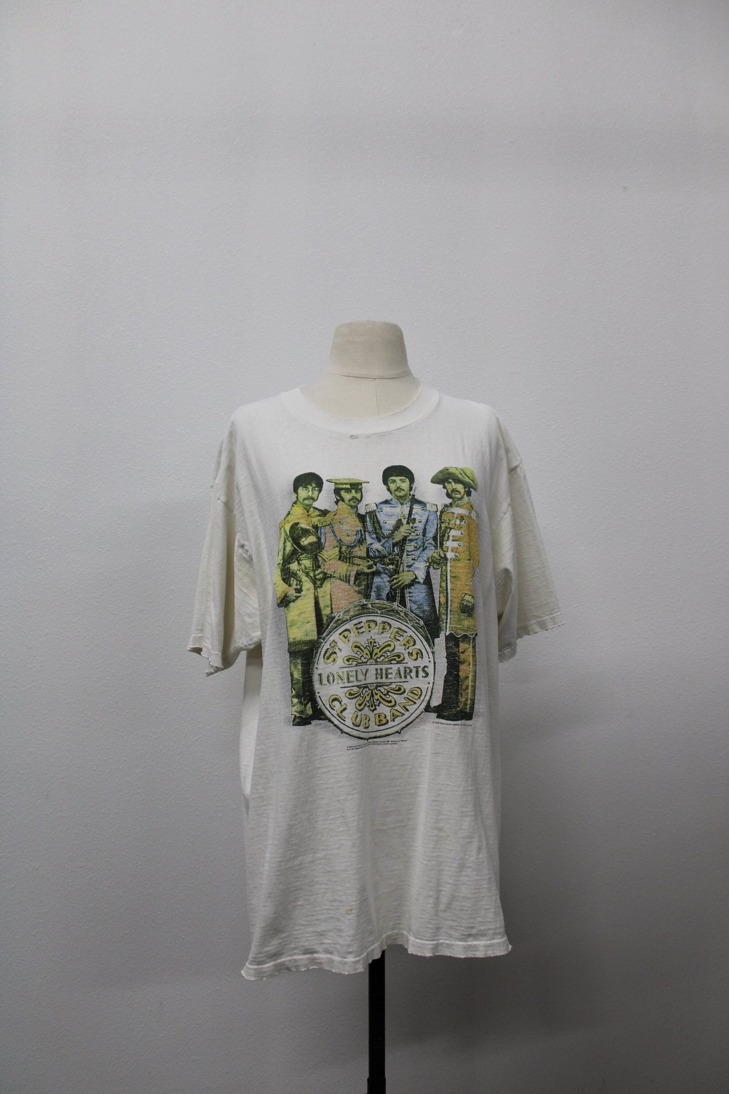 Vintage the beatles t-shirt white sargent pepper's club band lonely hearts 1996 graphic