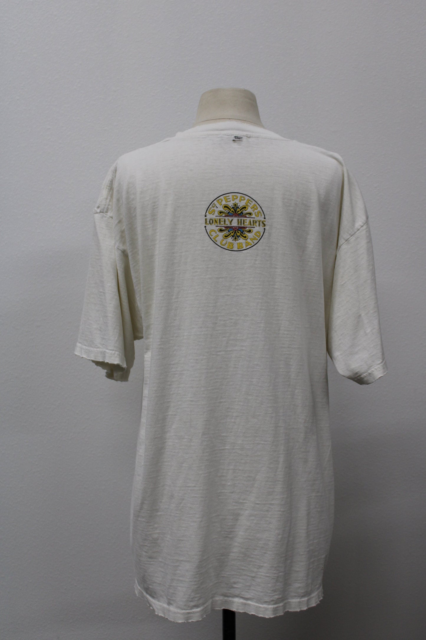 Vintage the beatles t-shirt white sargent pepper's club band lonely hearts 1996 graphic