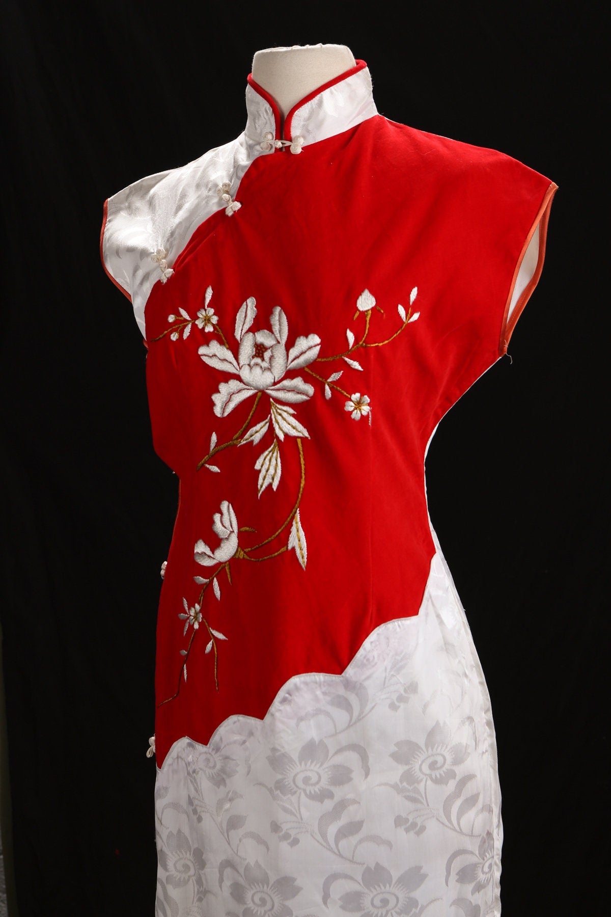 Vintage Cheongsam White and Red Dress with Floral Embroidered Details