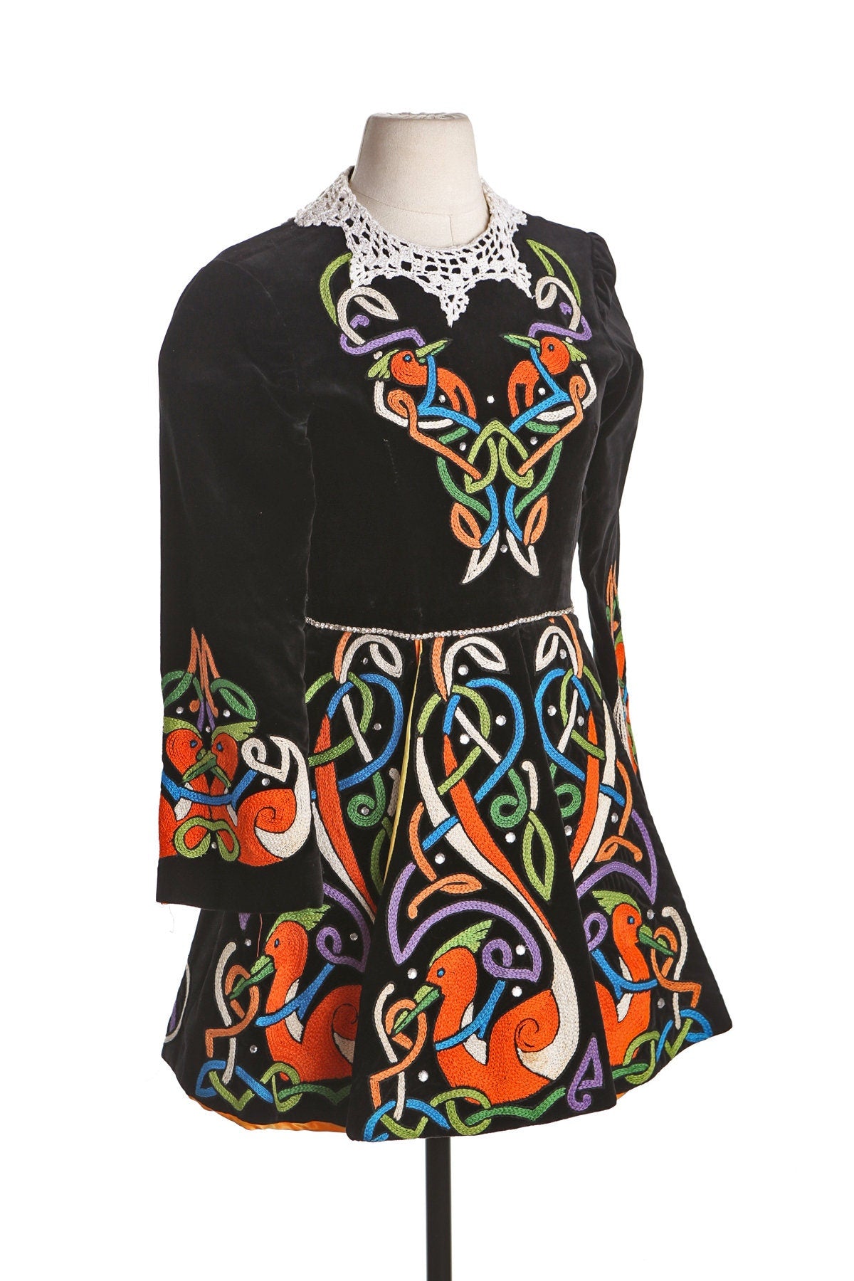 Vintage Black Velvet Dress with Embroidered Details - Era (50's - 60's)