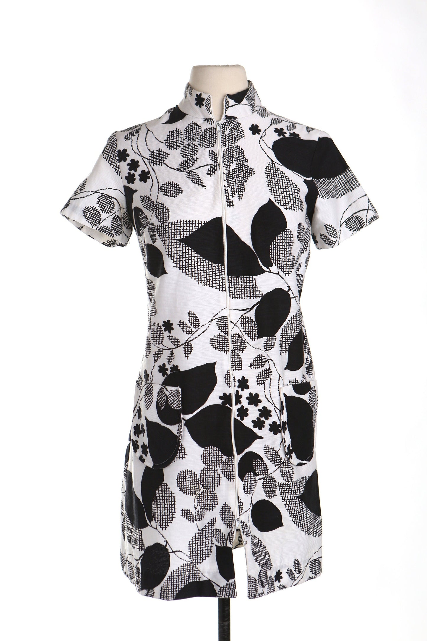 Vintage 70's floral print dress mod casual white black zipper closure disco