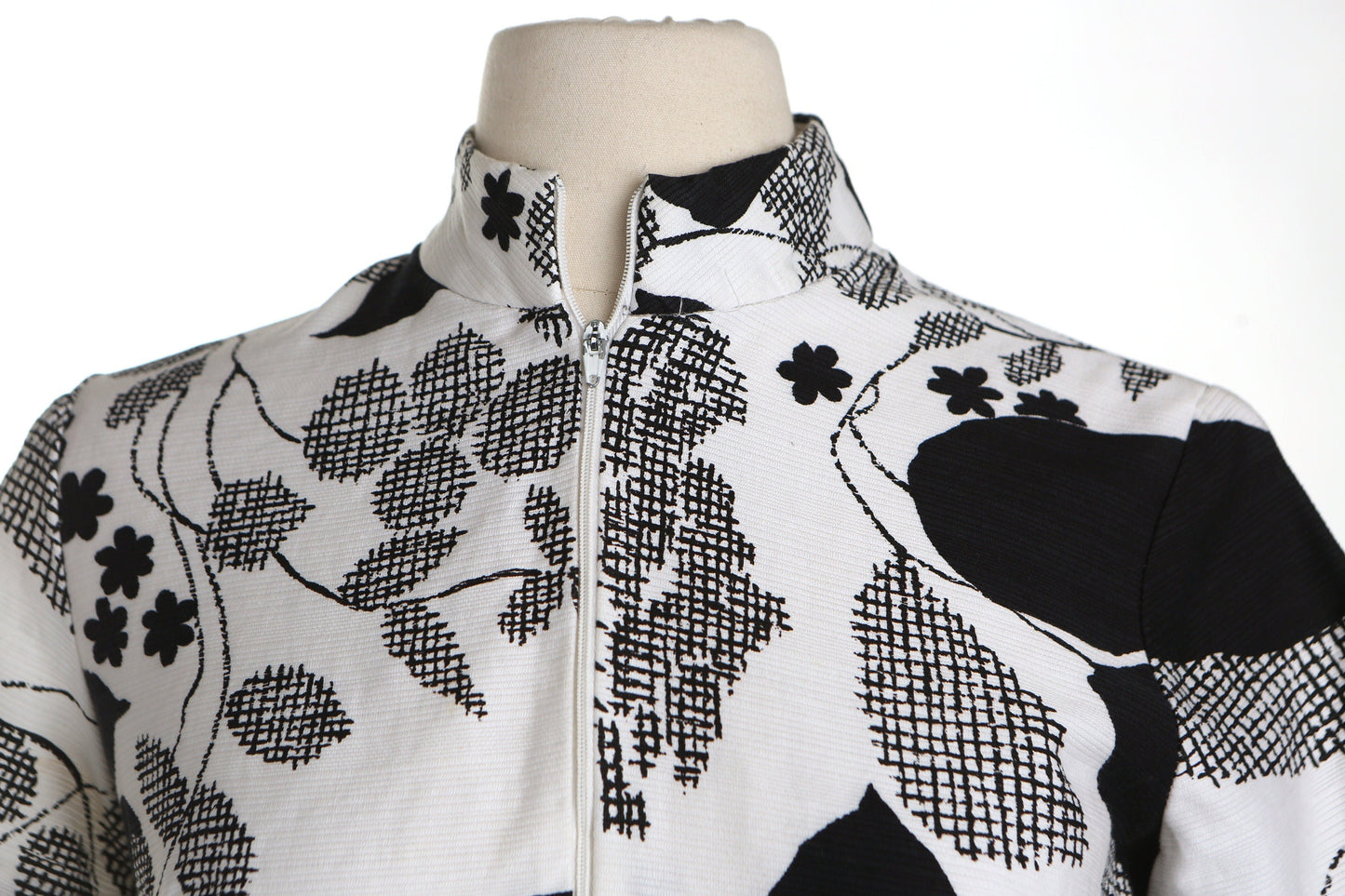 Vintage 70's floral print dress mod casual white black zipper closure disco