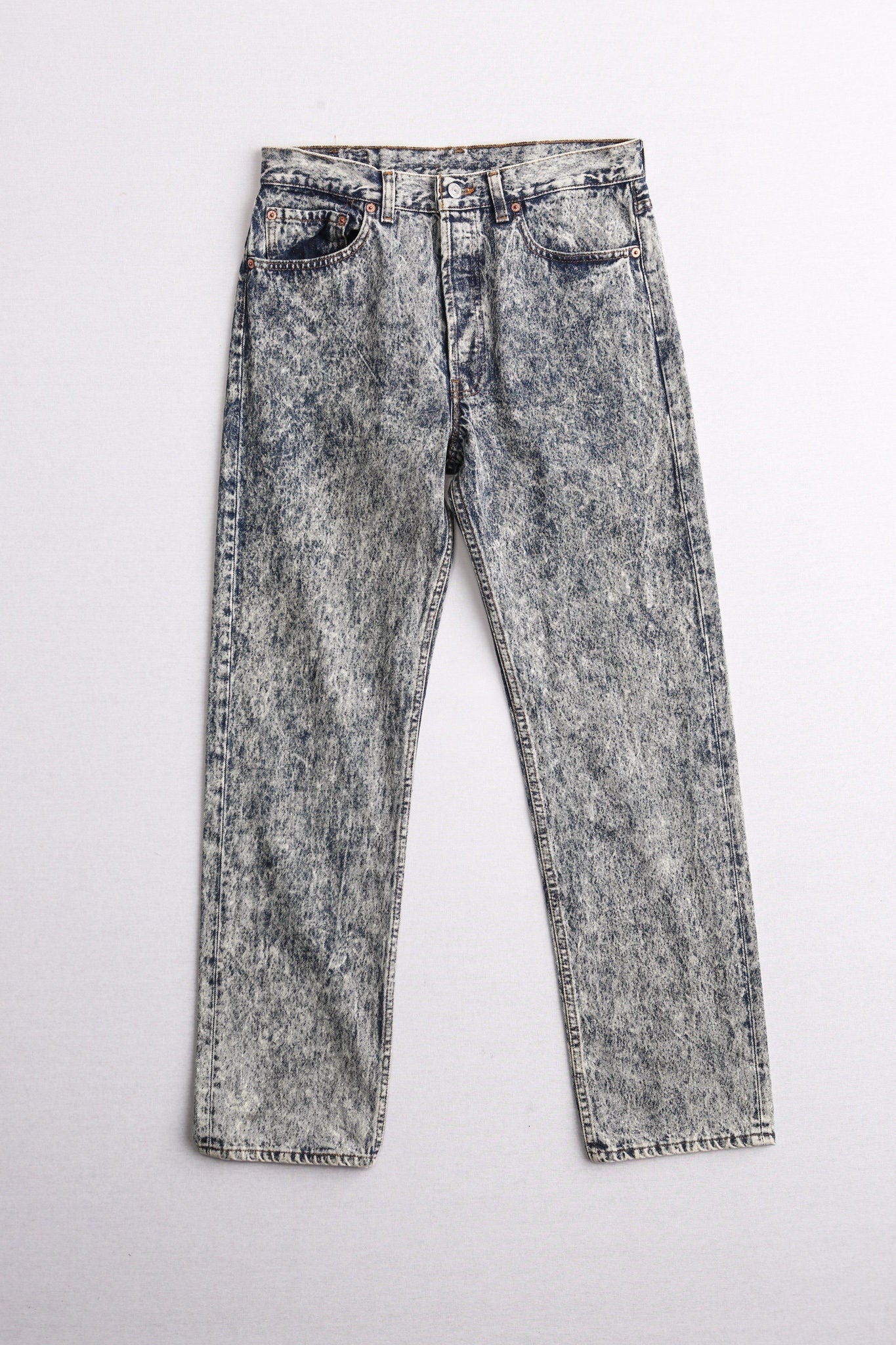 Stonewashed 90's levi's jeans 501 xx blue white men women high waist