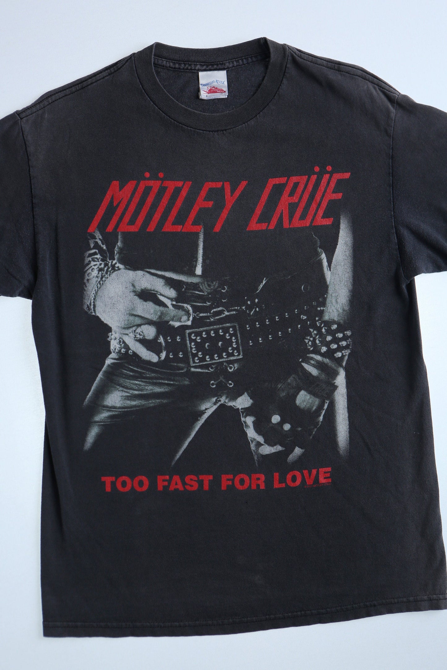Motley crue vintage t-shirt too fast for love label tennessee river
