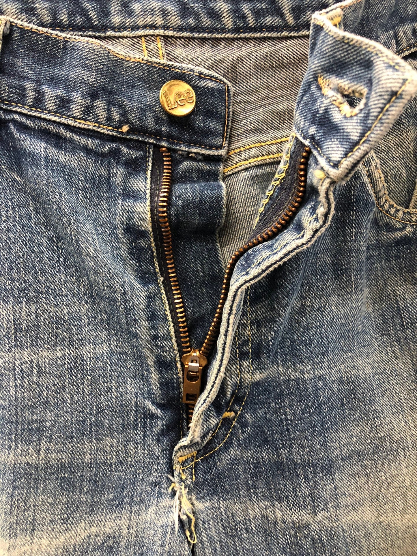 70s 60s steel zipper zipper fly ripped distressed medium wash jeans lee vintage