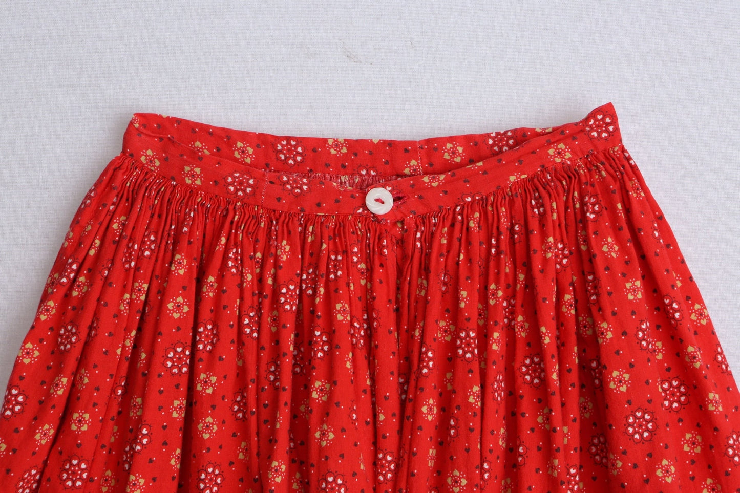 Vintage women red spades print cotton summer skirt 50's 40's short button