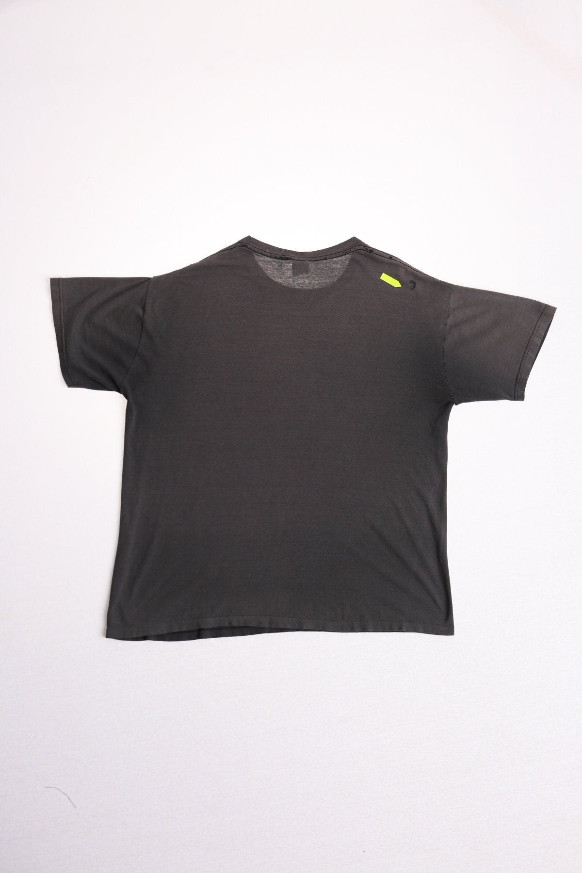 Vintage looney tunes baskbetball graphic t-shirt shirt devil tasmania taz black