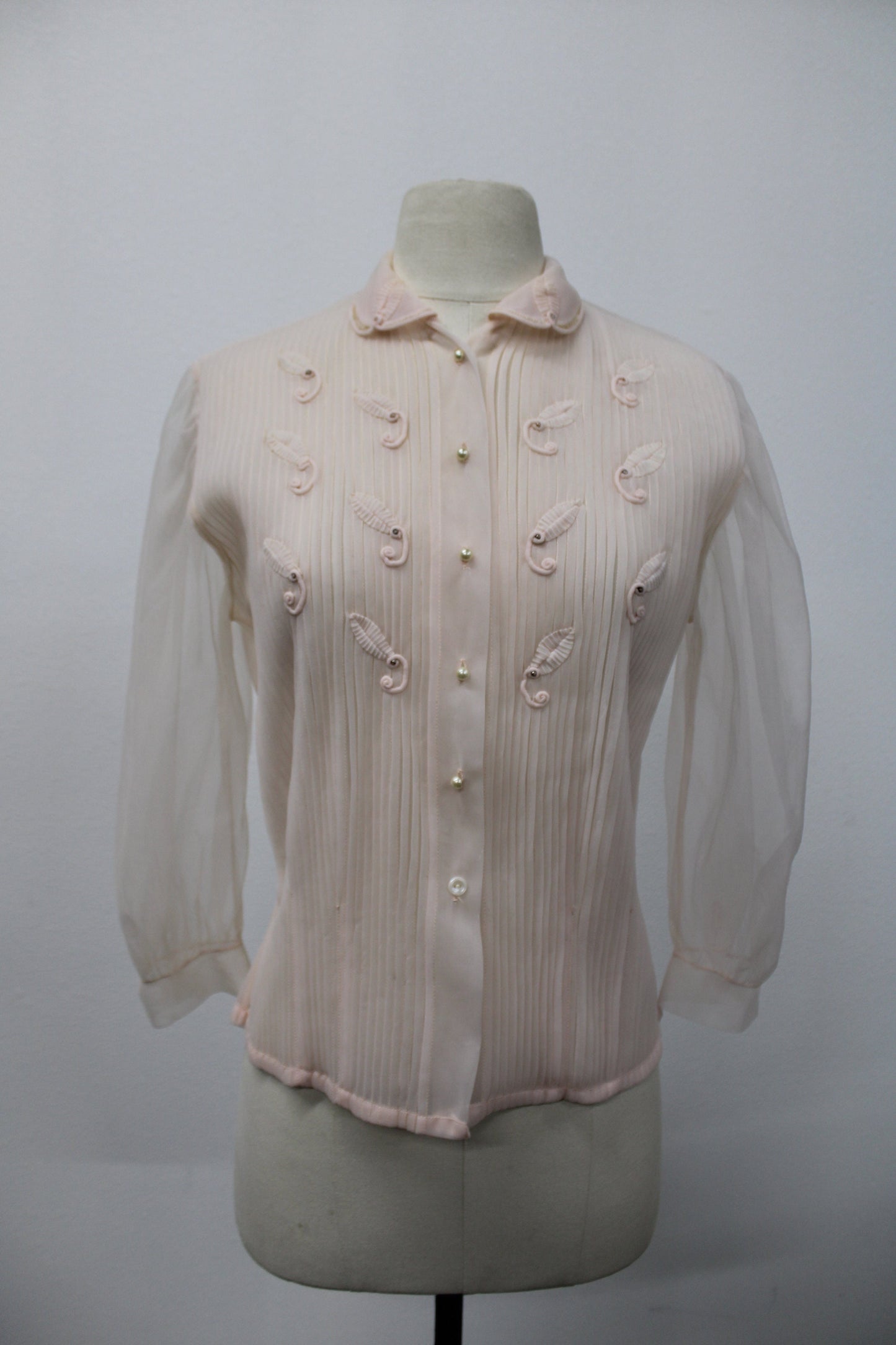 Vintage women 50's 40's blouse pink polyester nightgown casual pearl button