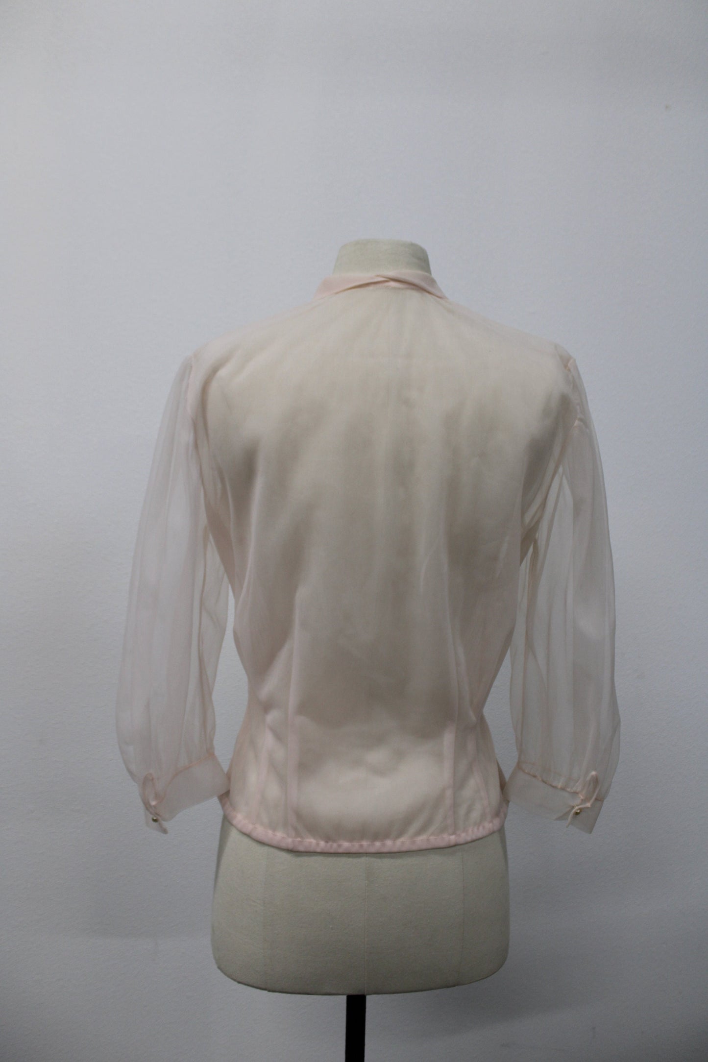 Vintage women 50's 40's blouse pink polyester nightgown casual pearl button