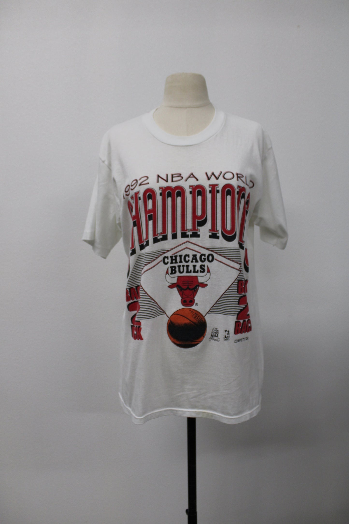 Back 2 back 1992 nba champions chicago bulls world champions vintage t-shirt 1992 nba finals white rare competitor label