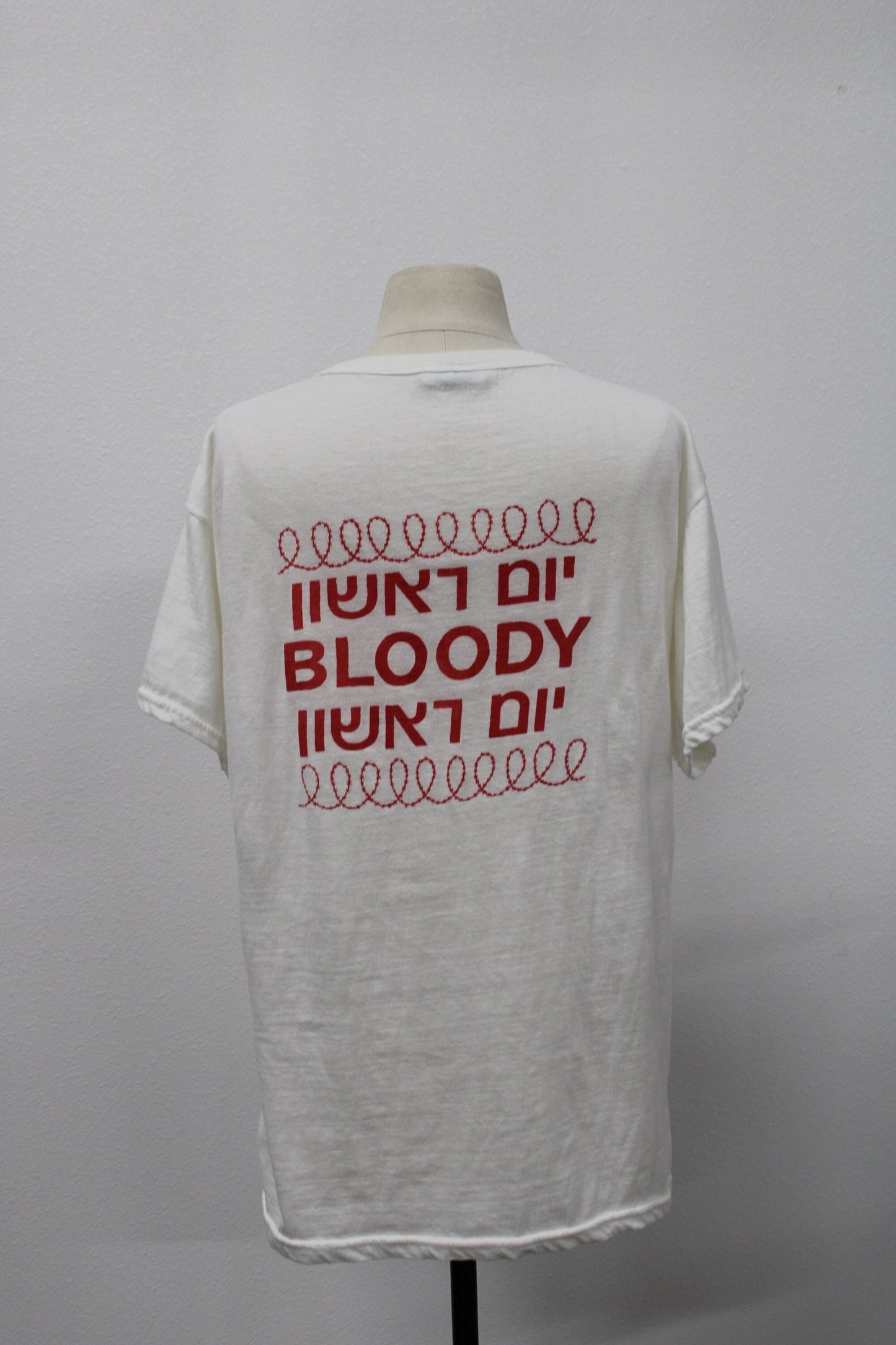 Vintage t-shirt u2 graphic print under a blood red sky red white bar wire army surplus from israel label bloody rare