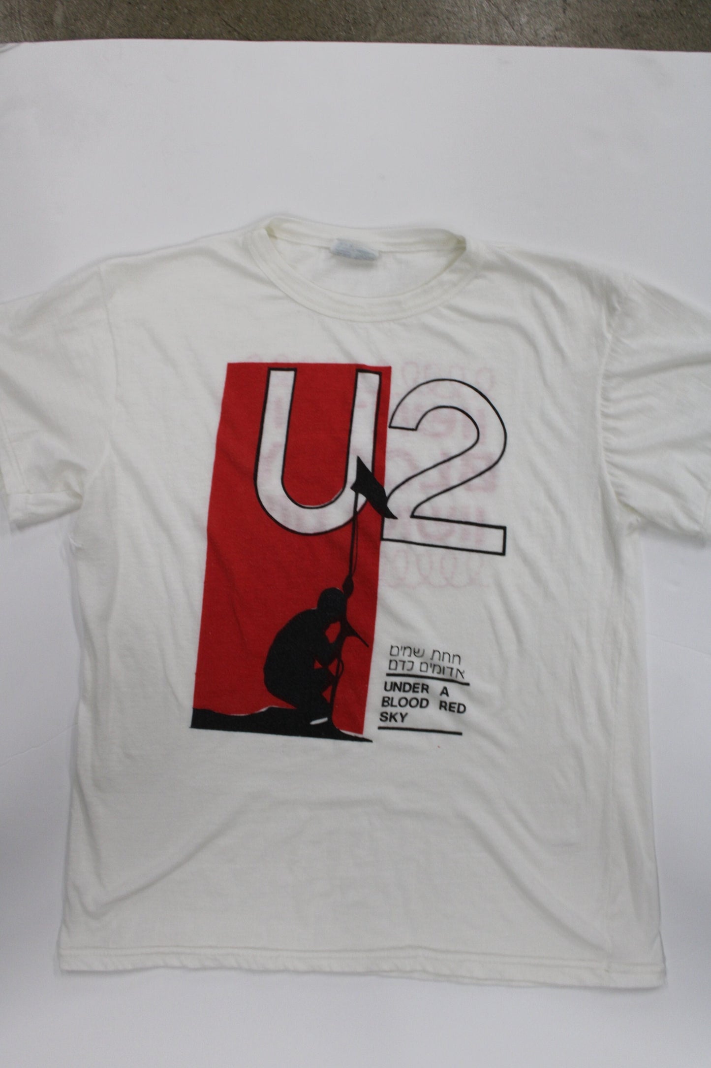 Vintage t-shirt u2 graphic print under a blood red sky red white bar wire army surplus from israel label bloody rare