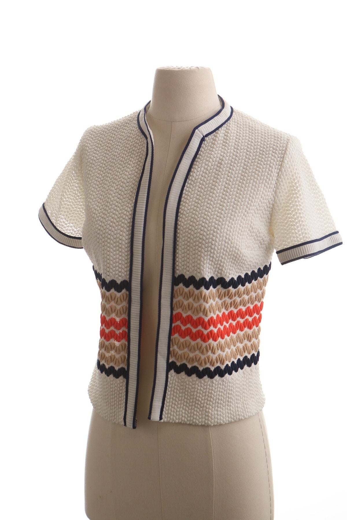 Vintage women 70's polyester white striped no clousure top blouse 60's