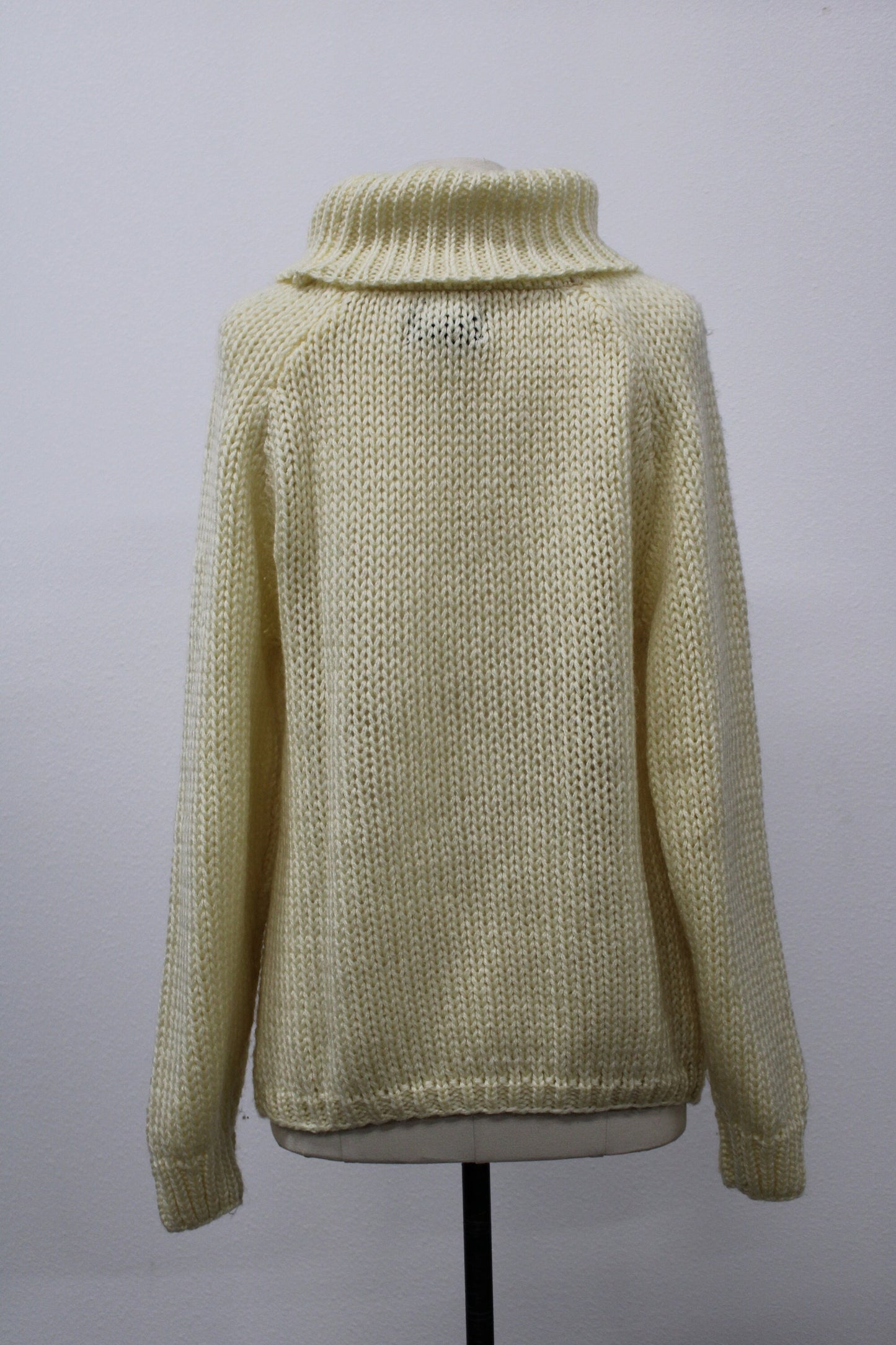 Sweater hand knit turtle neck 70's white unisex