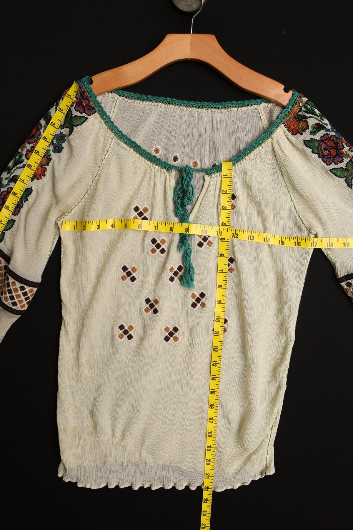 Vintage women embroidered top blouse ethnic hippie boho beige long sleeve