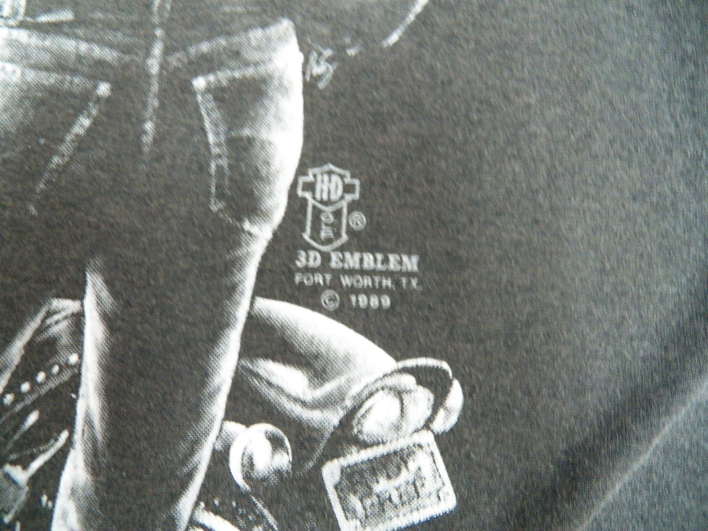 Harley davidson black 3d emblem 1989 fort worth tx naperville illinois vintage t-shirt