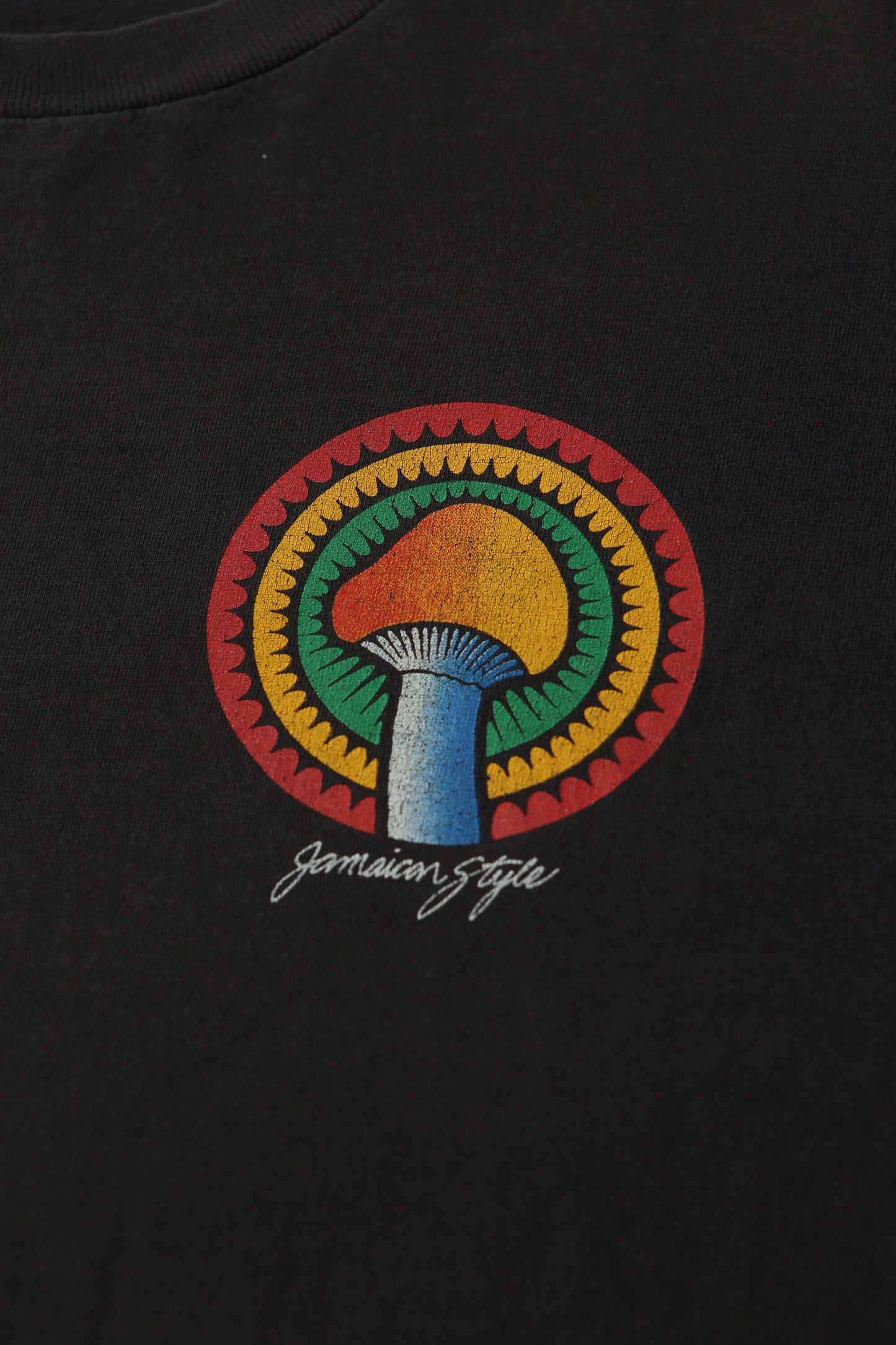 Vintage graphic t-shirt jaimaca style surfing mushrooms grateful dead ying yang surfbord
