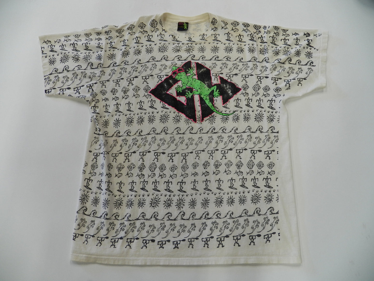Vintage block print t-shirt cotton gecko surfing graphics