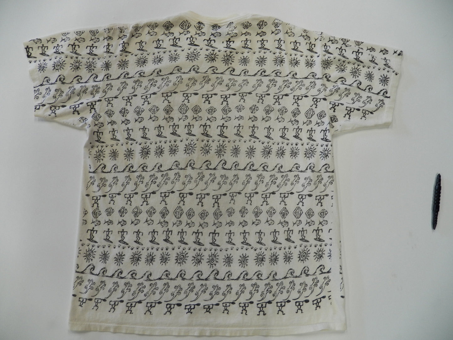 Vintage block print t-shirt cotton gecko surfing graphics