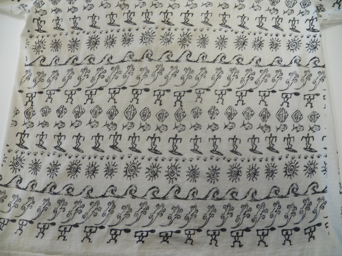 Vintage block print t-shirt cotton gecko surfing graphics