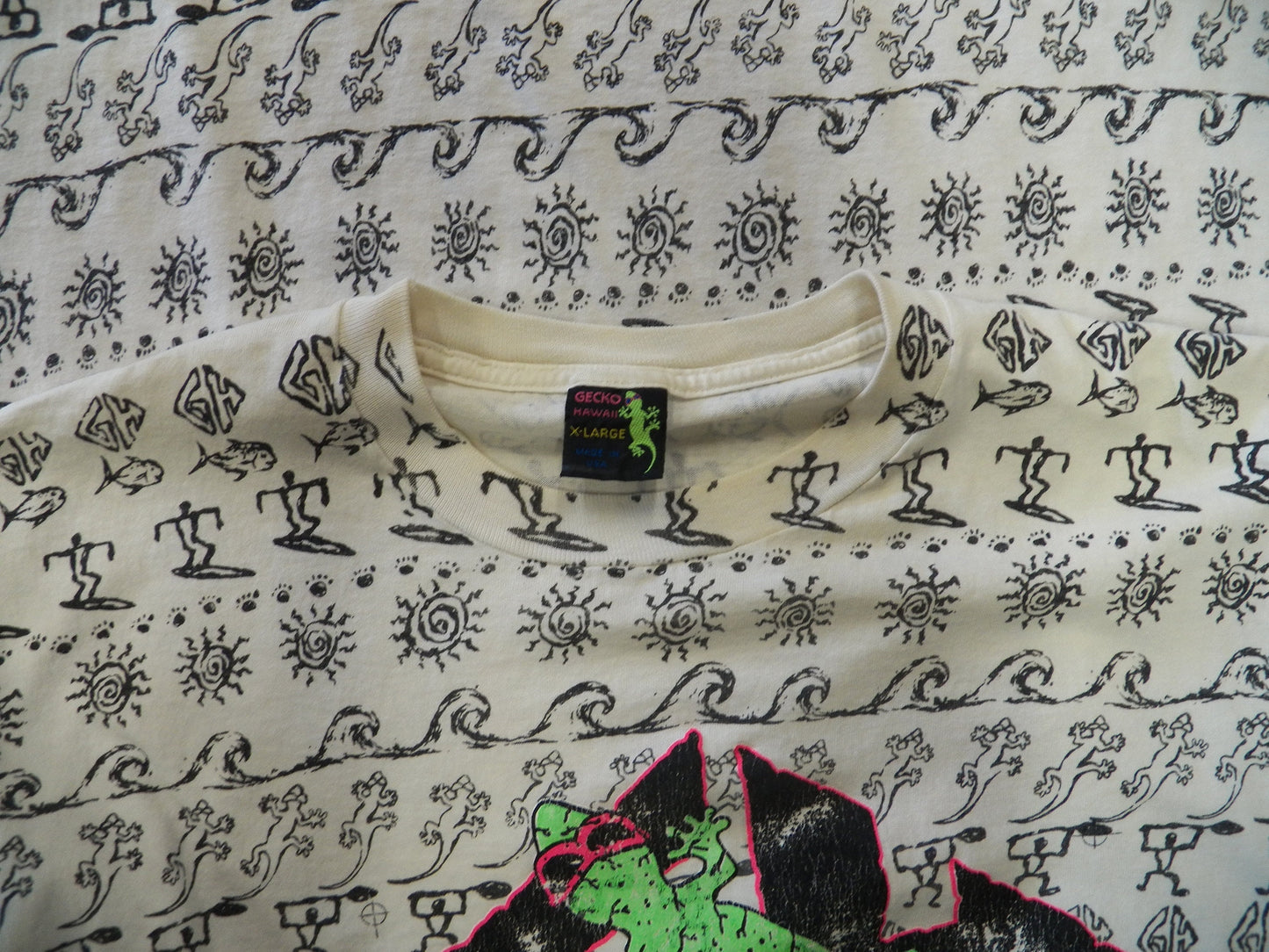 Vintage block print t-shirt cotton gecko surfing graphics