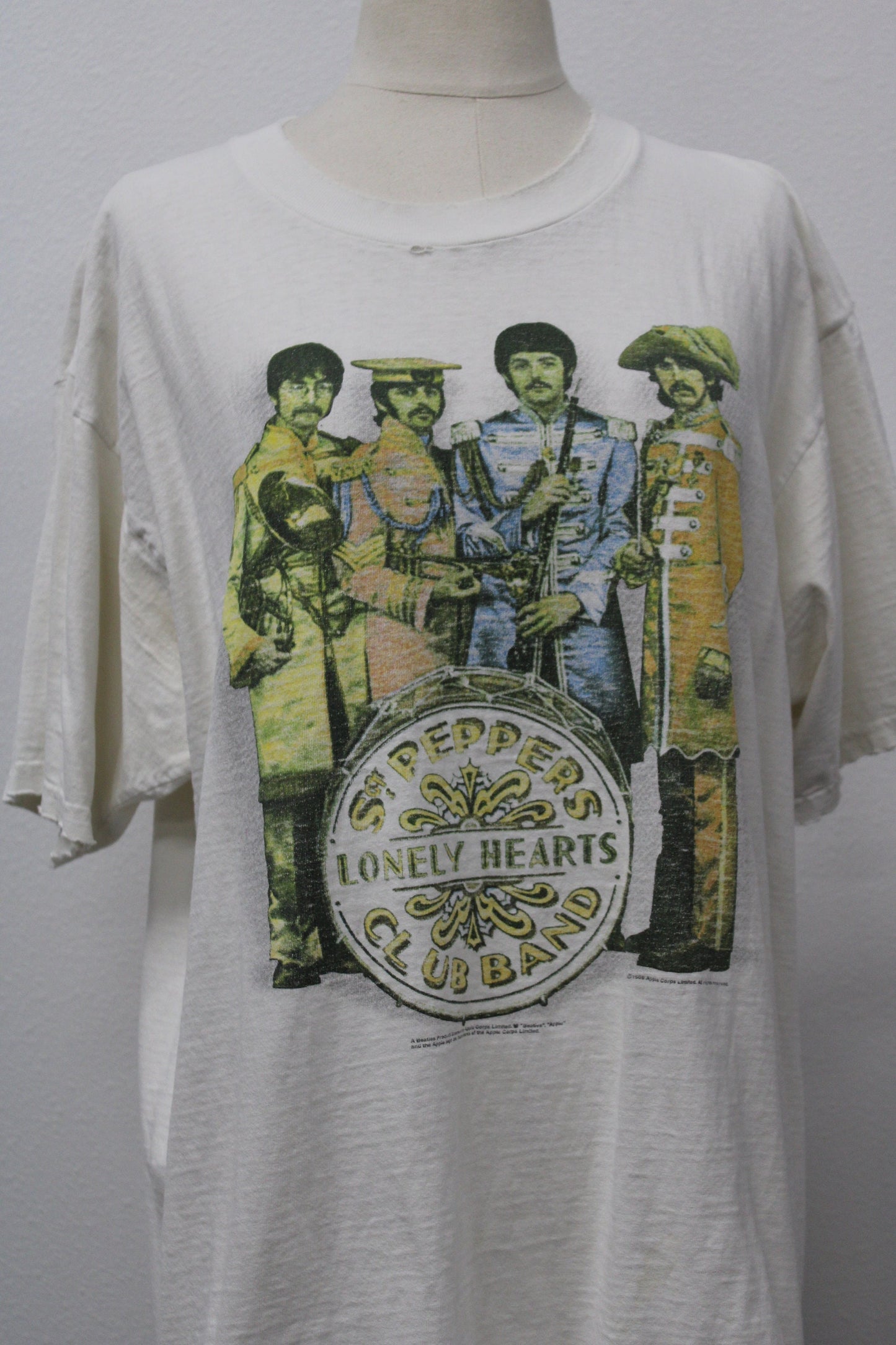 Vintage the beatles t-shirt white sargent pepper's club band lonely hearts 1996 graphic