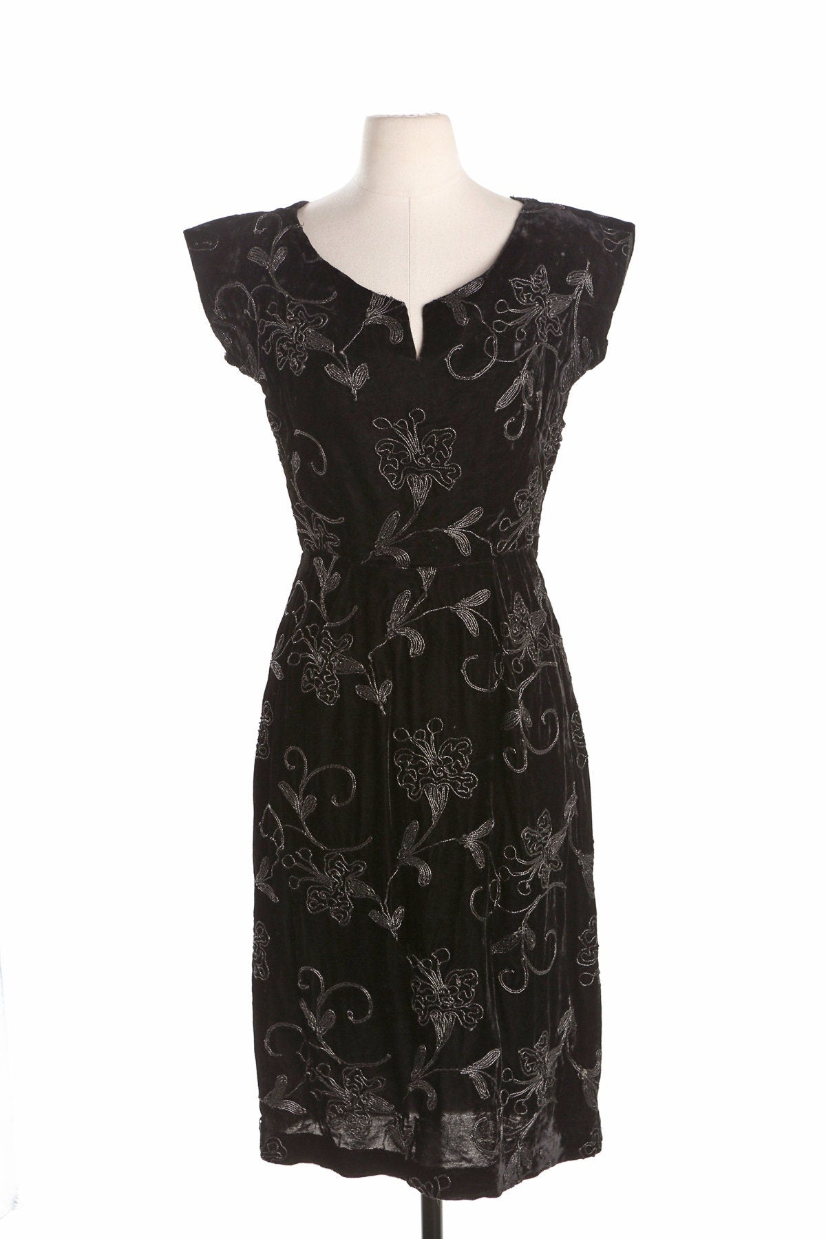 40's Black Casual Dress with Embroidered Floral Designs - Steel Side Zipper