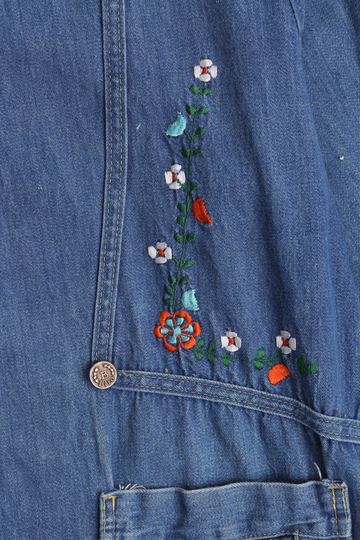 70's Denim Jacket with Embroidered Flowers - Hippie / Boho